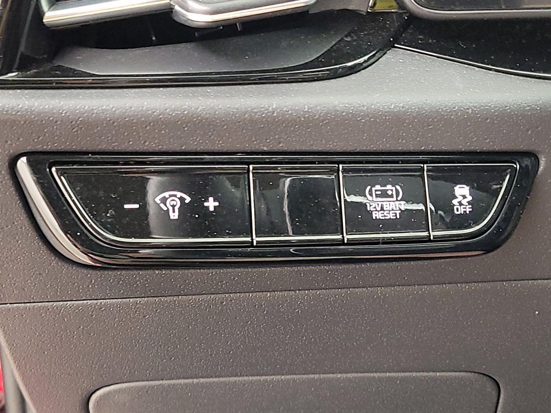 Thumbnail: 2023 Kia Niro - 13