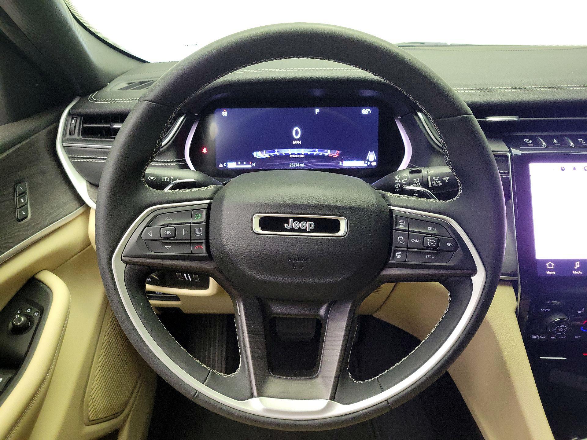 Thumbnail: 2023 Jeep Grand Cherokee - 10