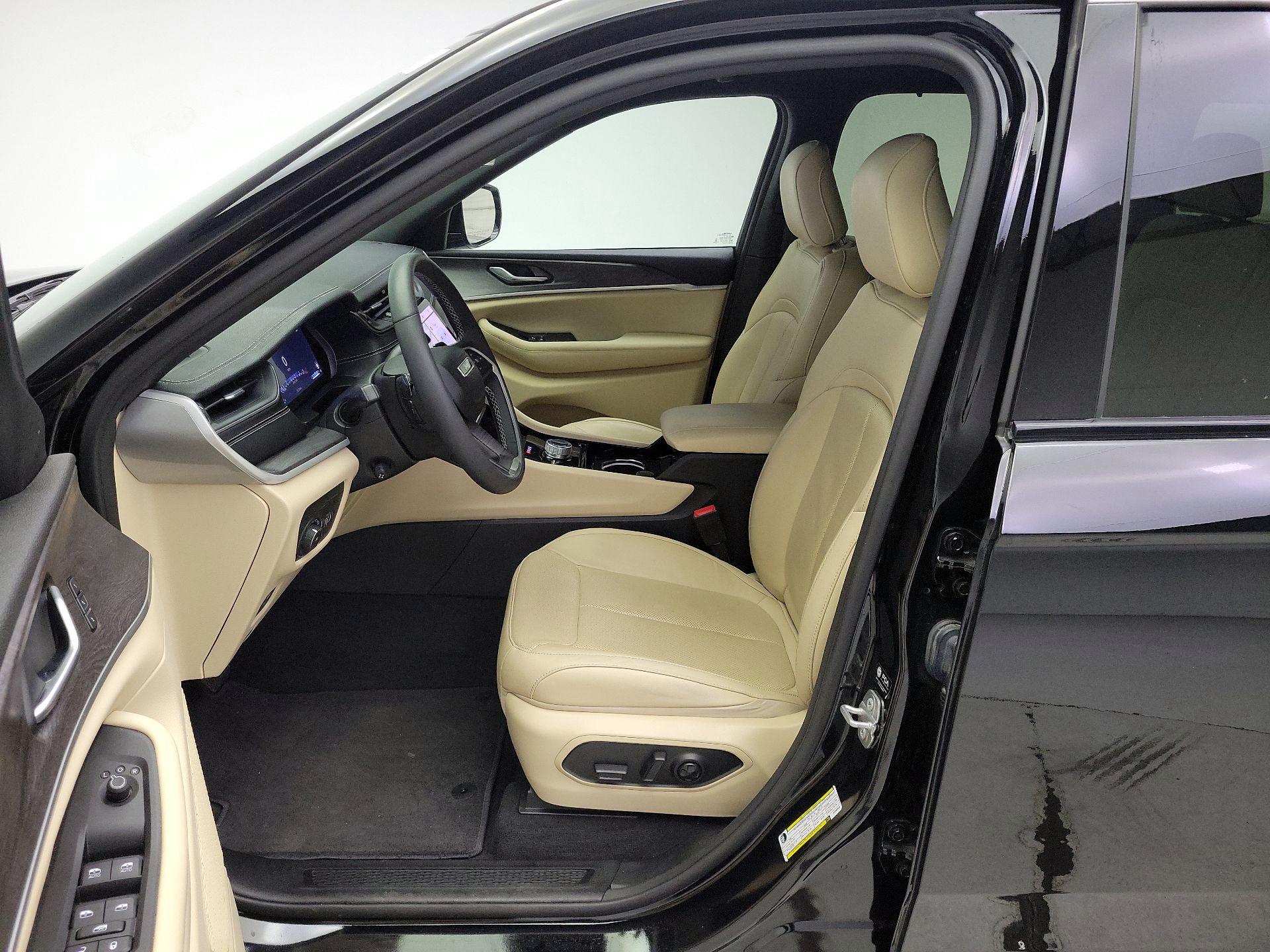 Thumbnail: 2023 Jeep Grand Cherokee - 11