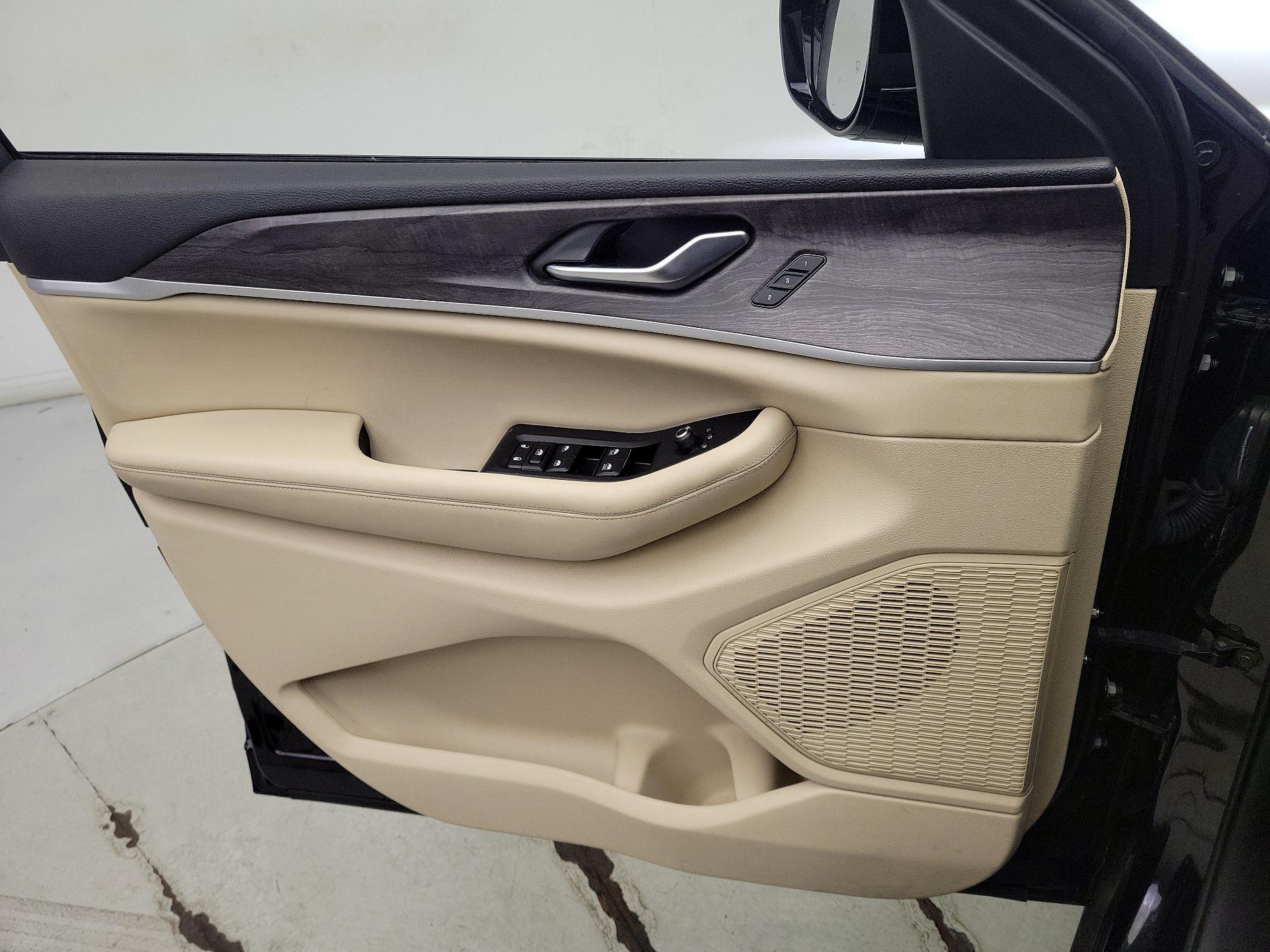 Thumbnail: 2023 Jeep Grand Cherokee L - 12