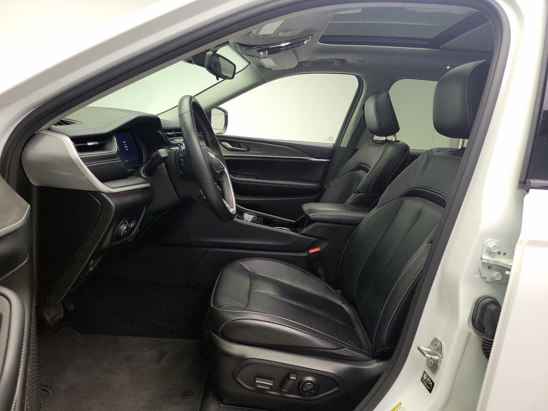 Thumbnail: 2022 Jeep Grand Cherokee L - 20