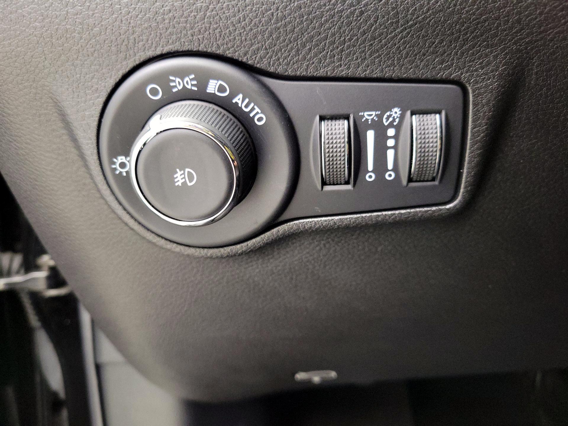 Thumbnail: 2022 Jeep Compass - 13