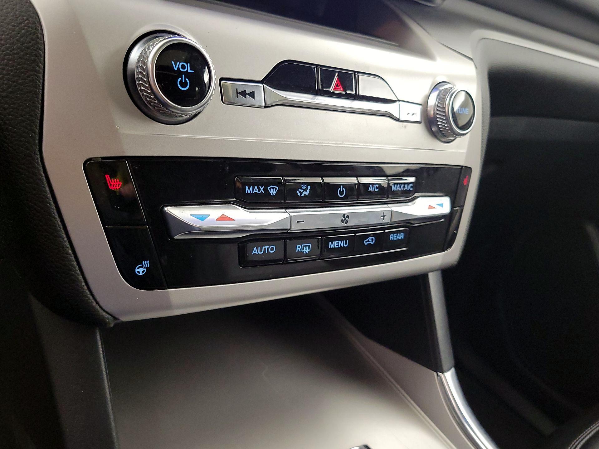 Thumbnail: 2022 Ford Explorer - 17