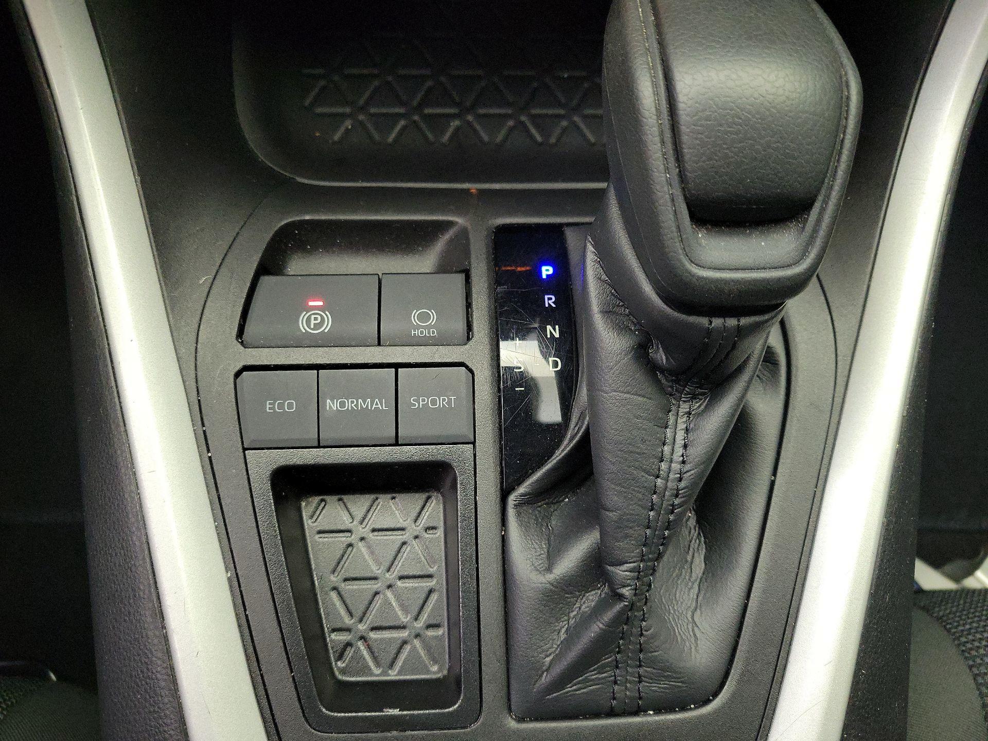 Thumbnail: 2023 Toyota RAV4 - 17