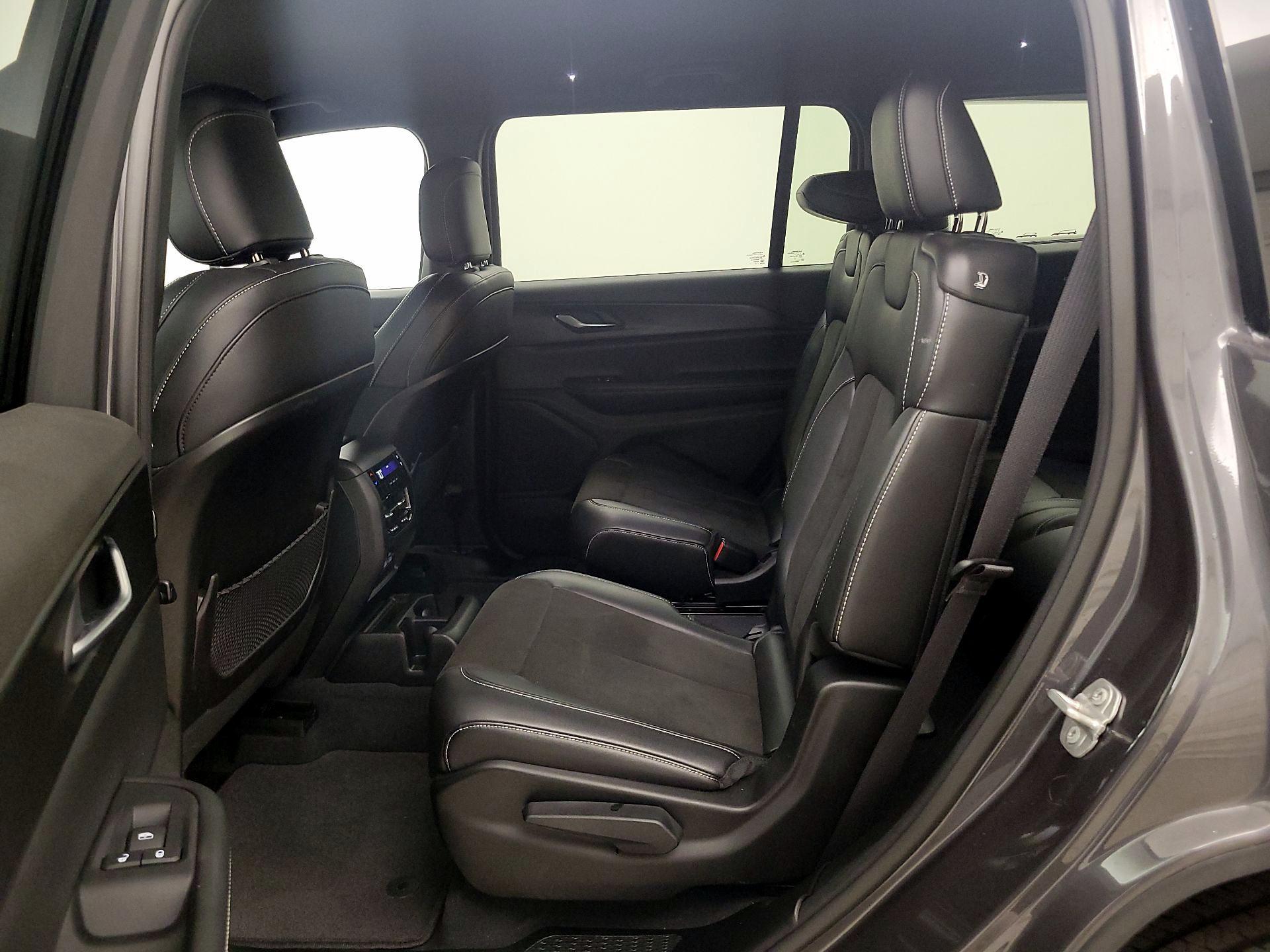 Thumbnail: 2023 Jeep Grand Cherokee L - 19