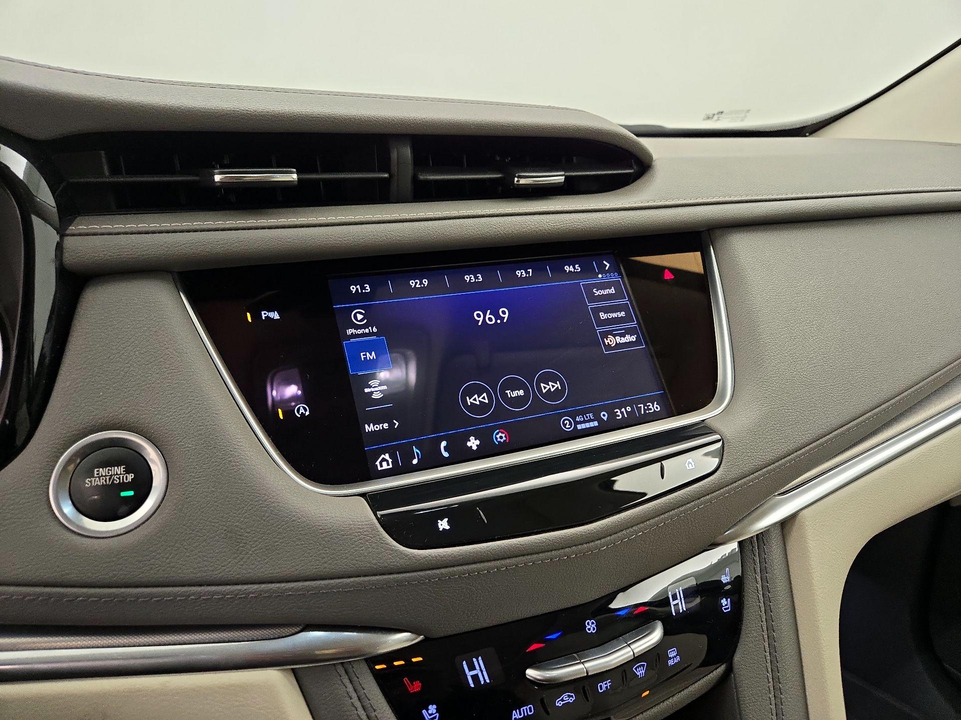 Thumbnail: 2022 Cadillac XT5 - 15