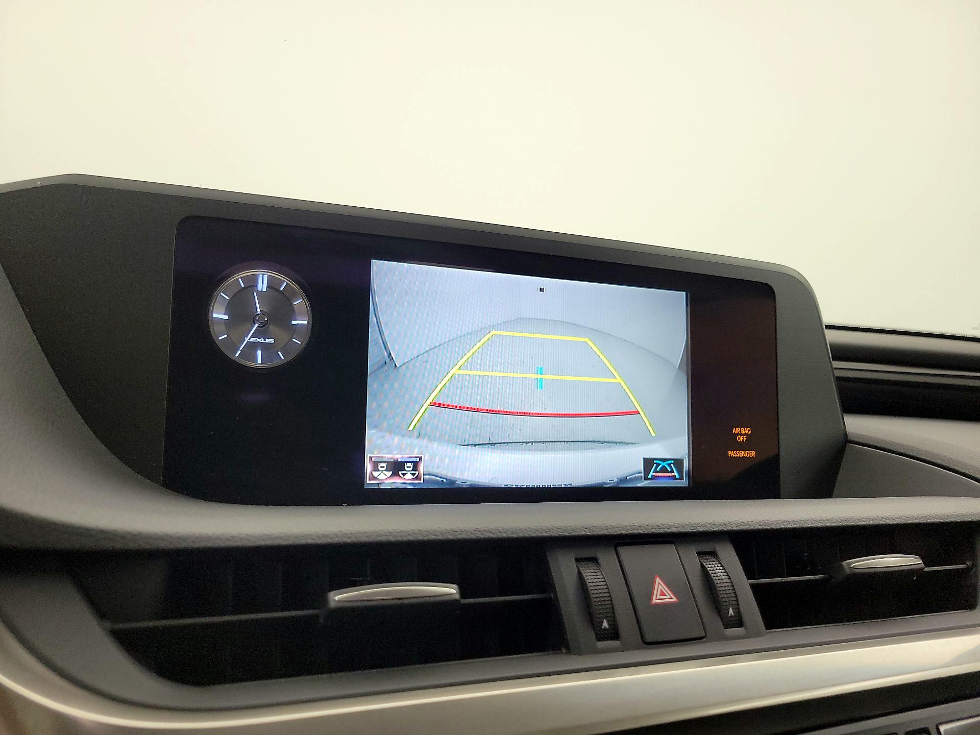 Thumbnail: 2020 Lexus ES - 14