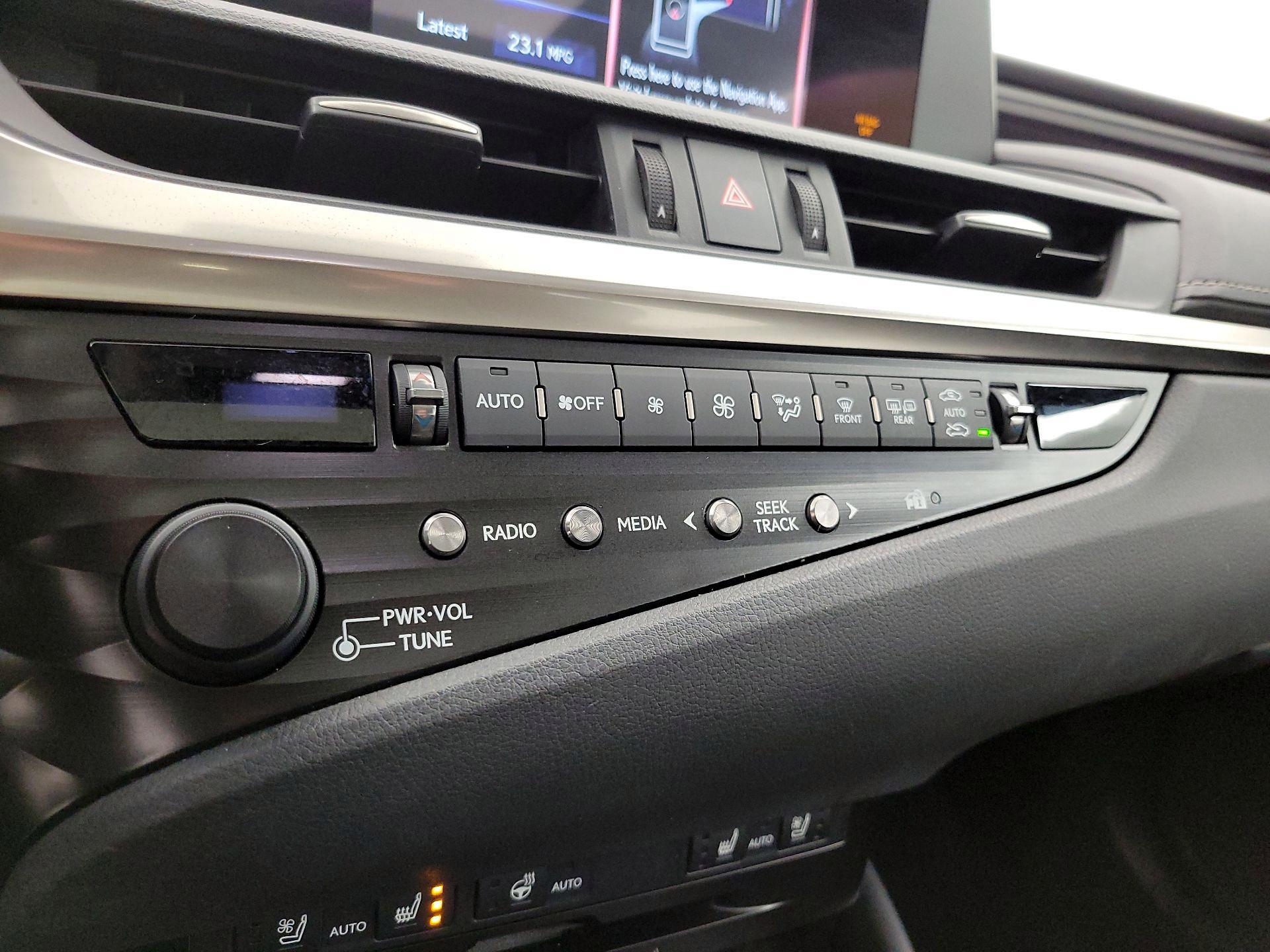 Thumbnail: 2020 Lexus ES - 16