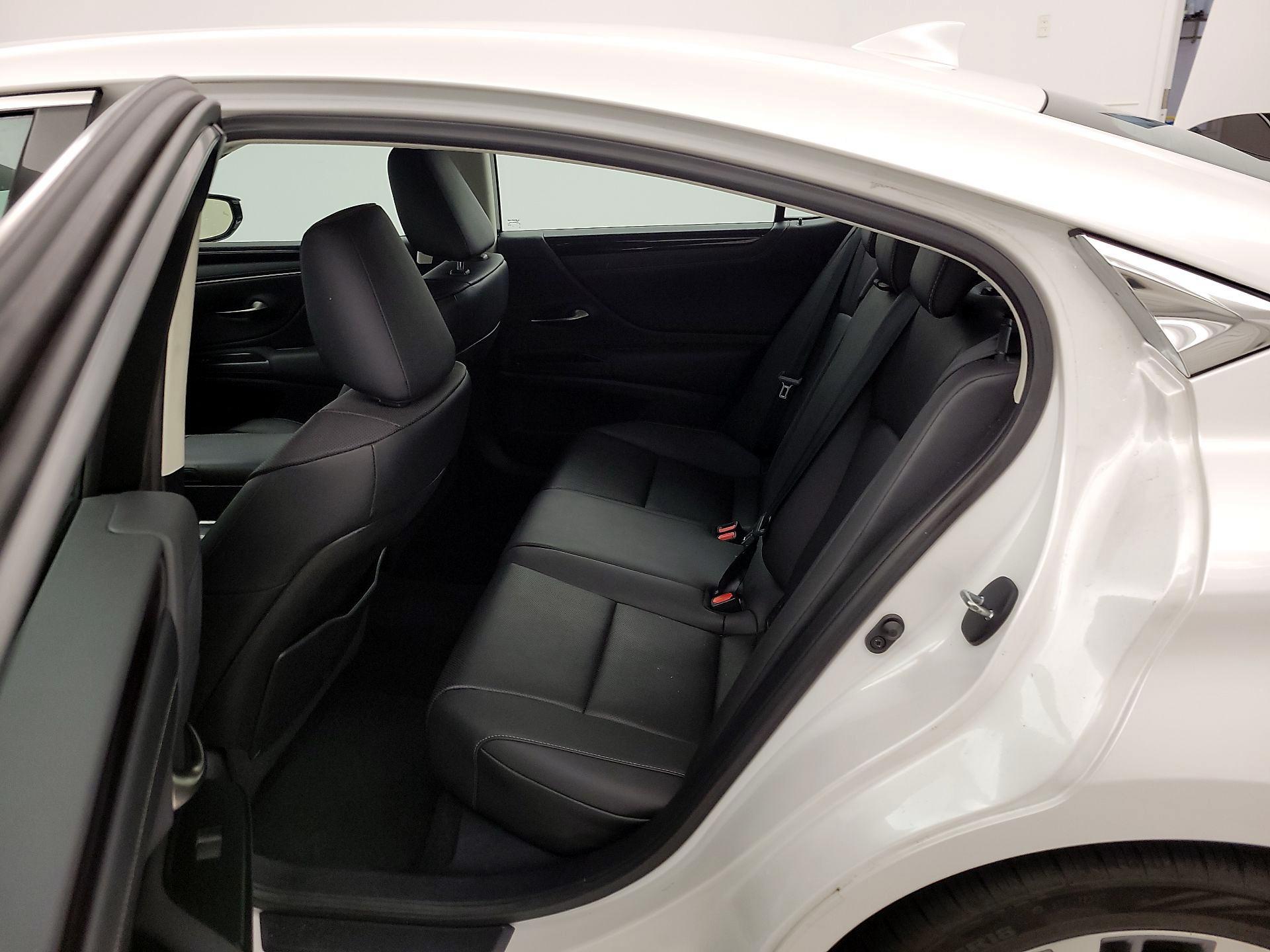 Thumbnail: 2020 Lexus ES - 20