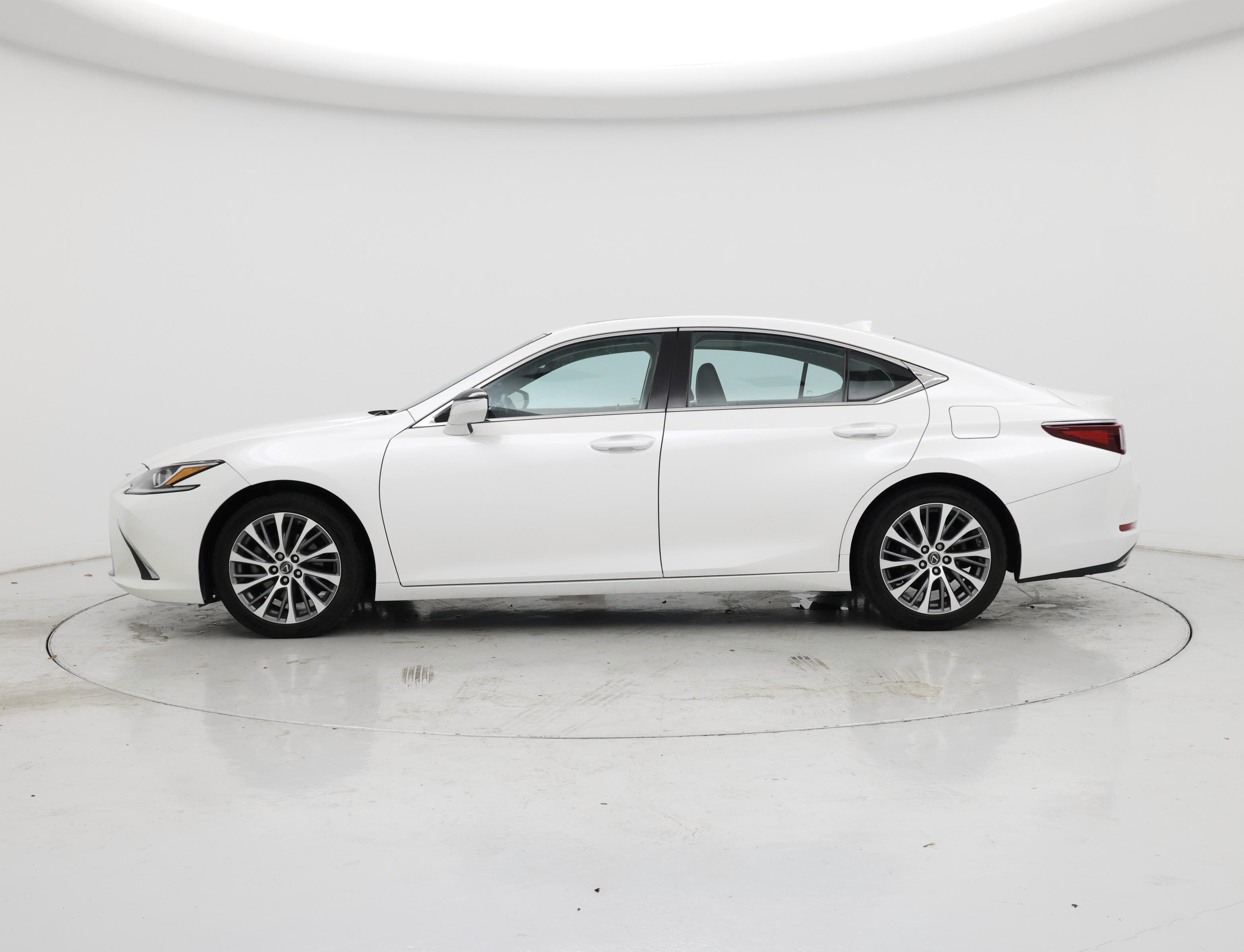 Thumbnail: 2020 Lexus ES - 3