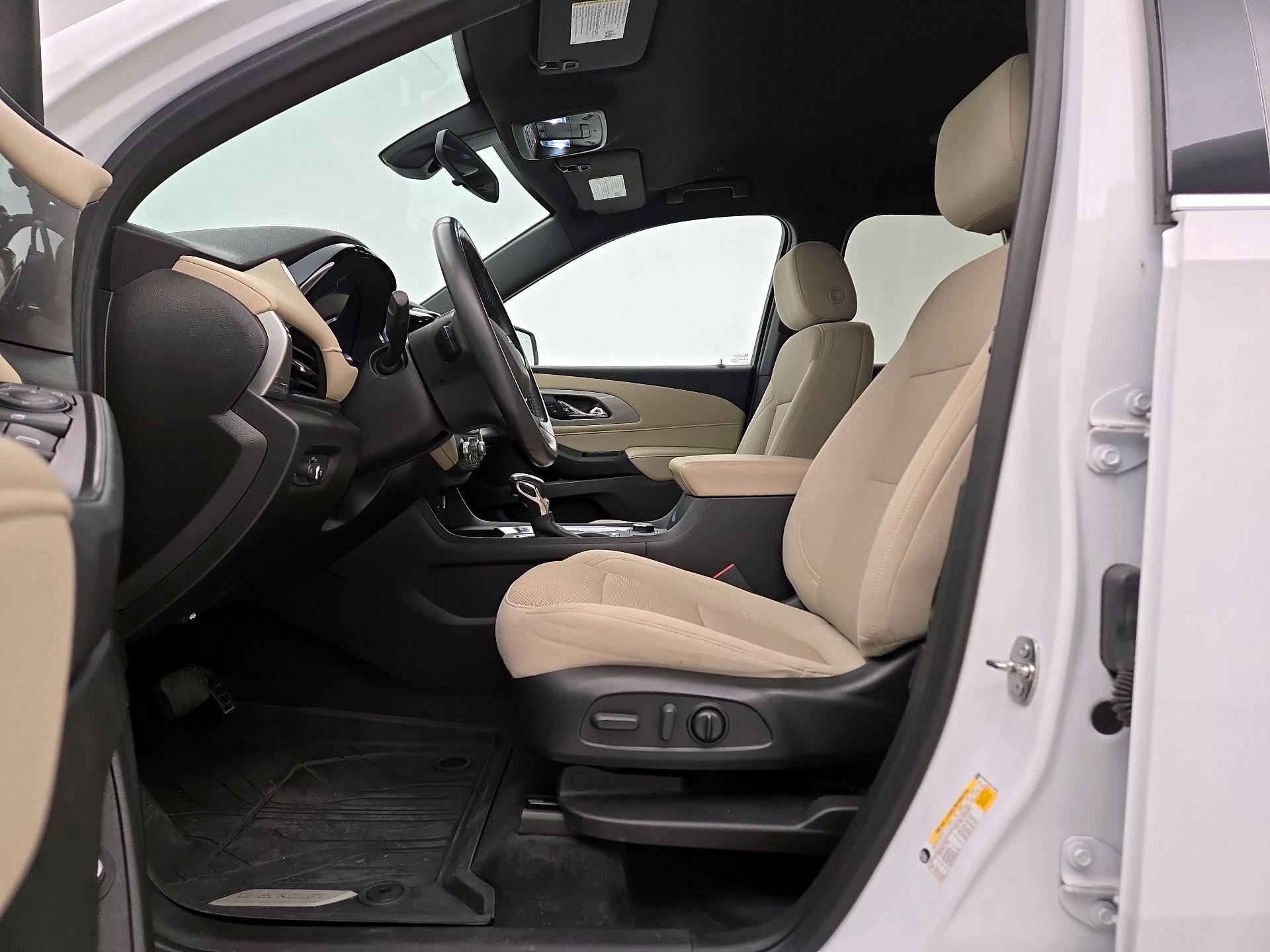 Thumbnail: 2022 Chevrolet Traverse - 11