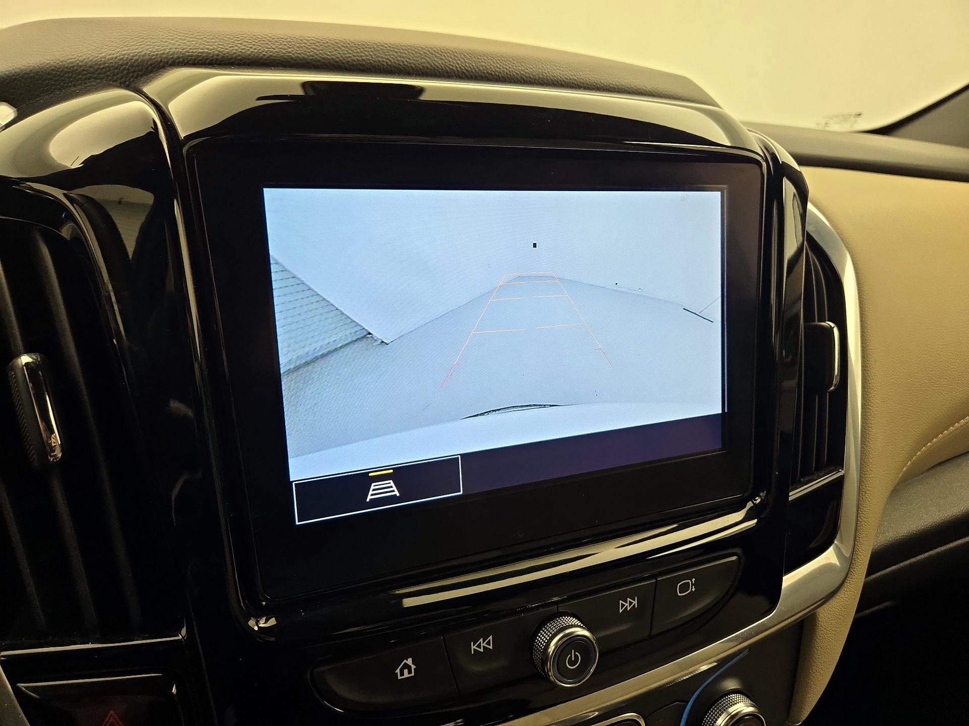 Thumbnail: 2022 Chevrolet Traverse - 14