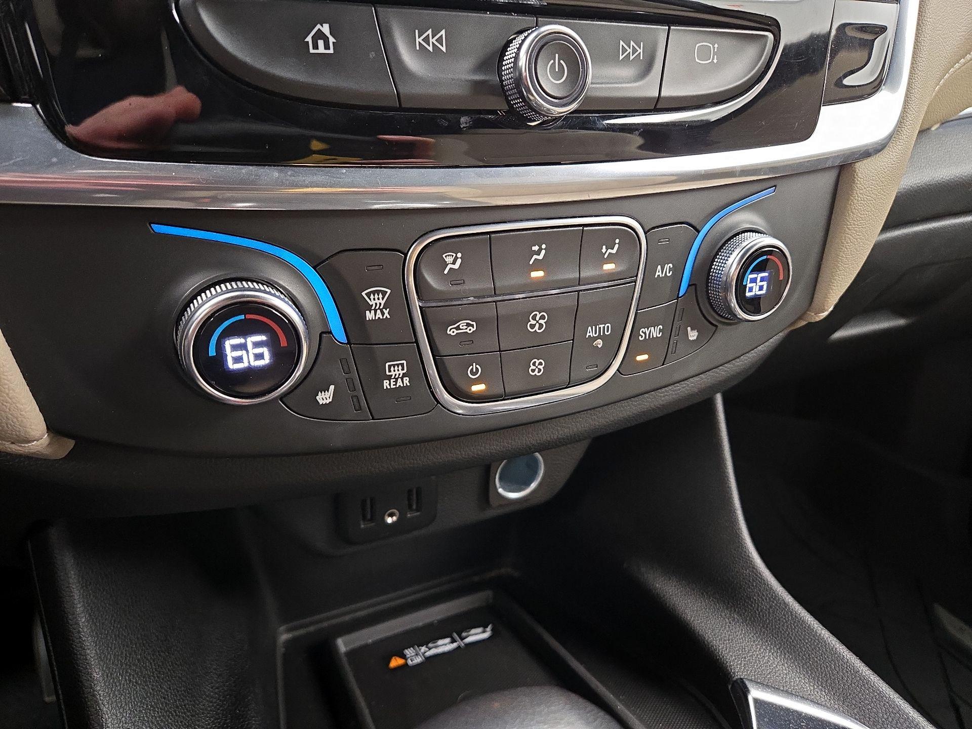 Thumbnail: 2022 Chevrolet Traverse - 16