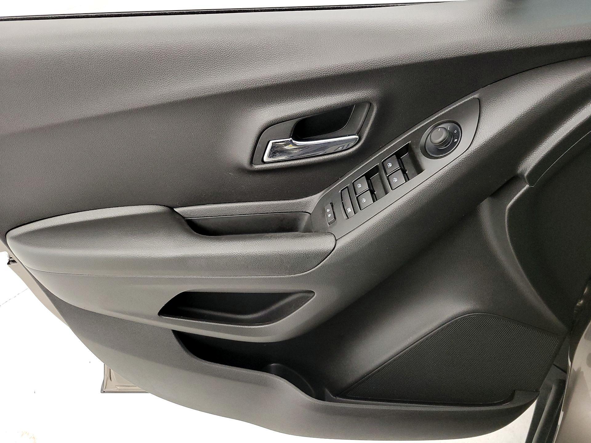 Thumbnail: 2022 Chevrolet Trax - 12