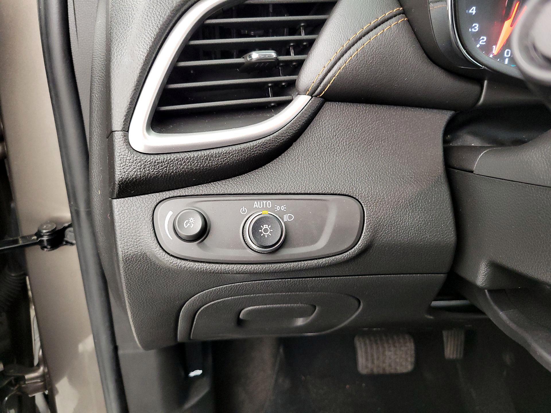 Thumbnail: 2022 Chevrolet Trax - 13