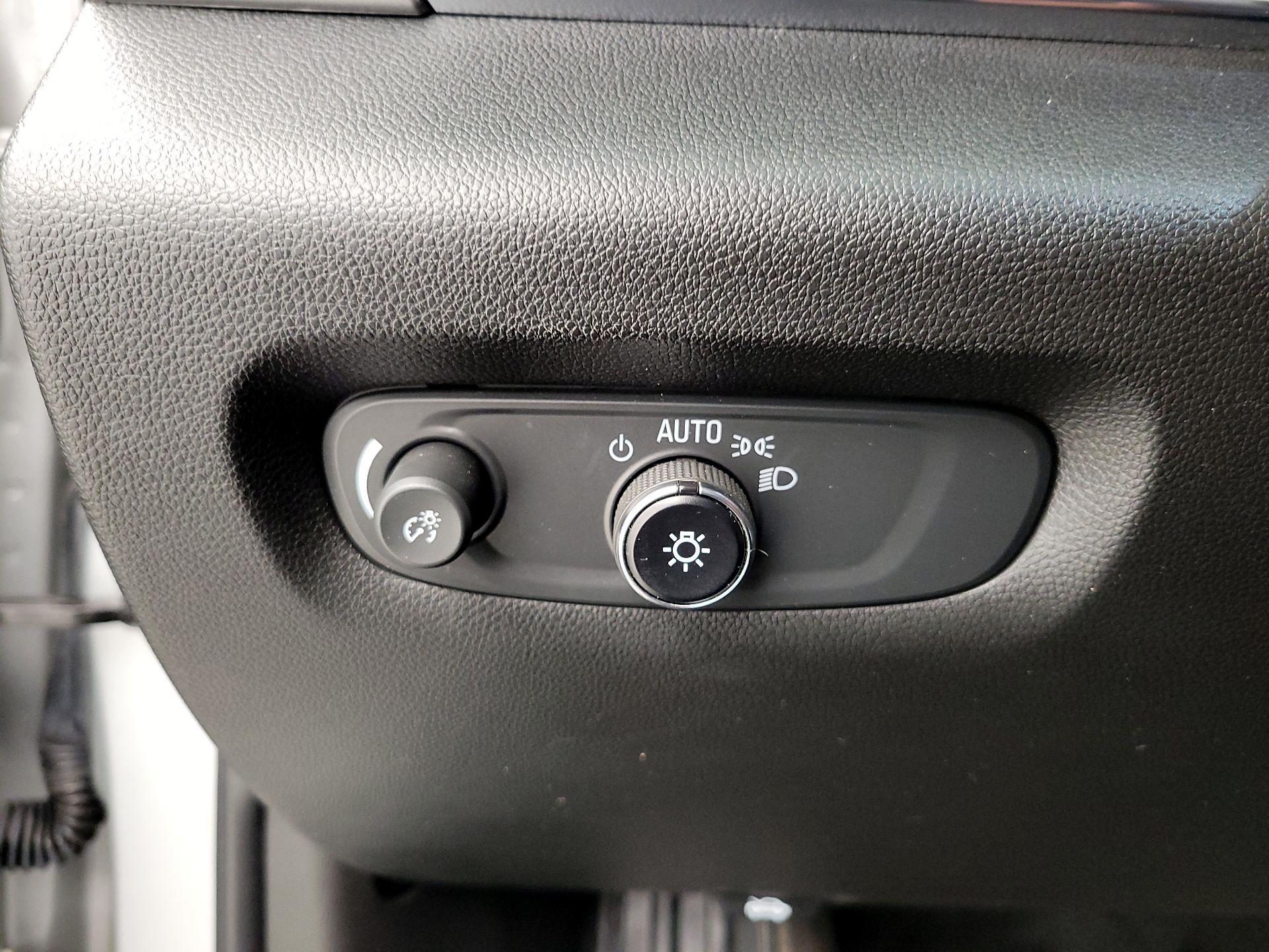 Thumbnail: 2022 Chevrolet Traverse - 13