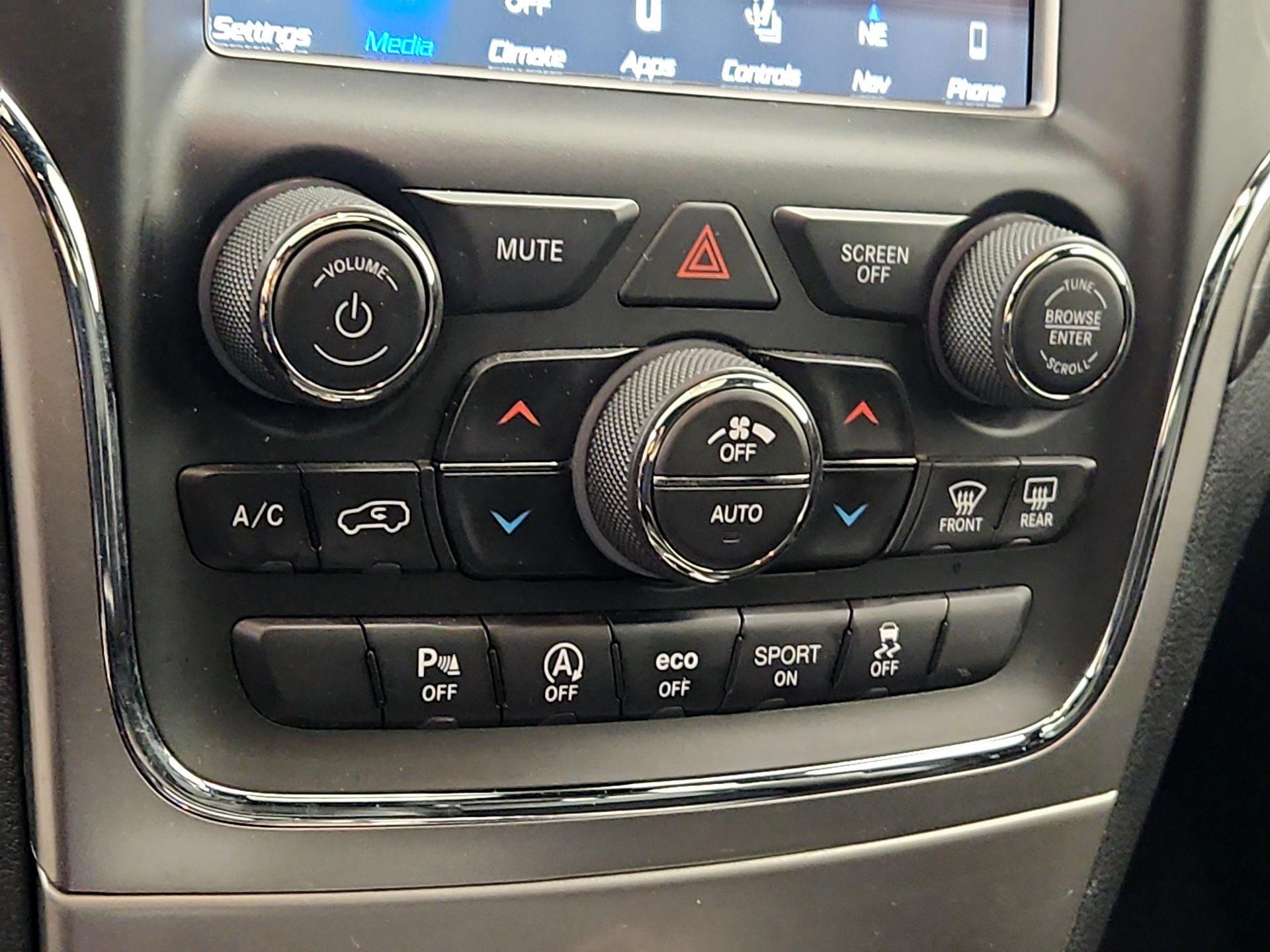 Thumbnail: 2018 Jeep Grand Cherokee - 17