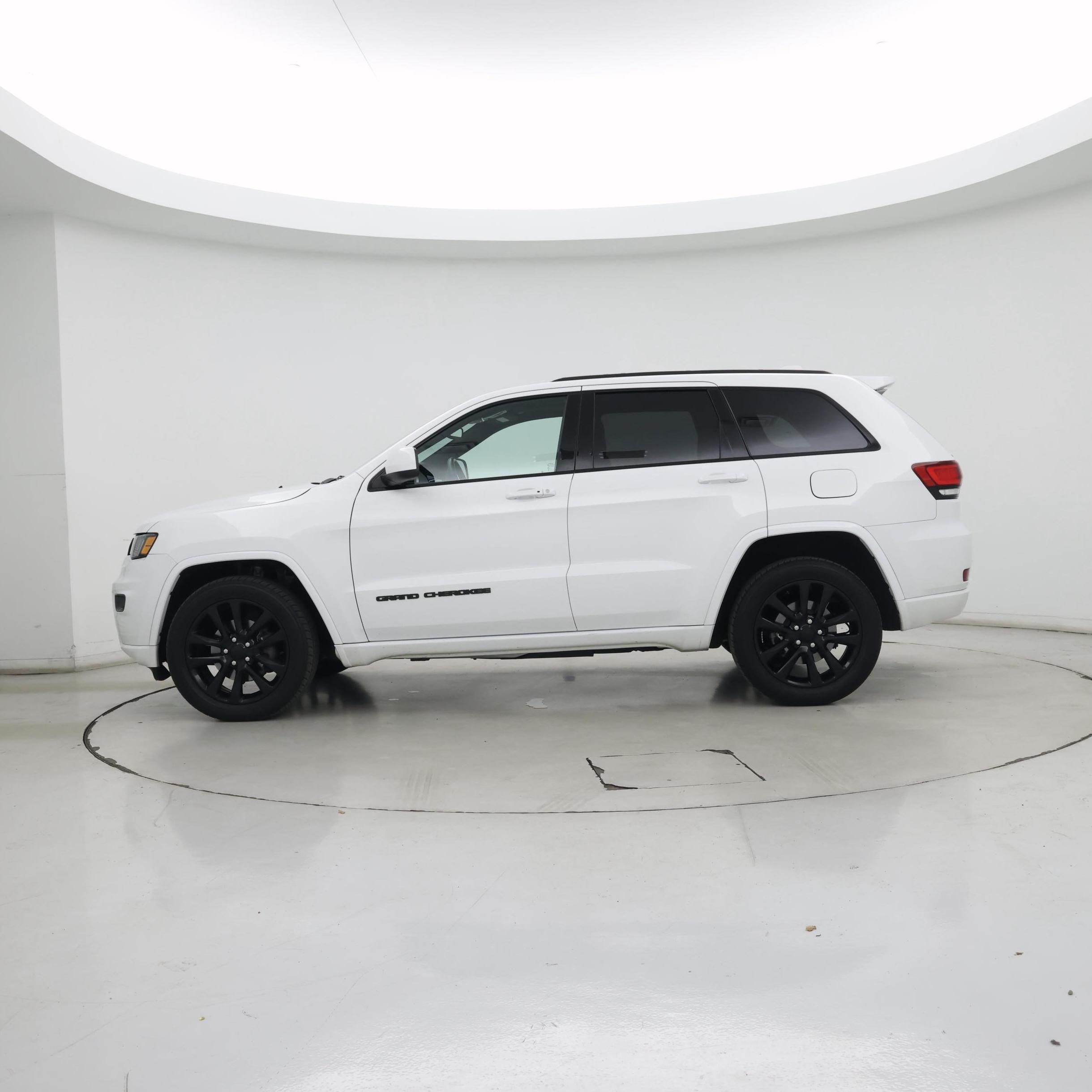 Thumbnail: 2018 Jeep Grand Cherokee - 3