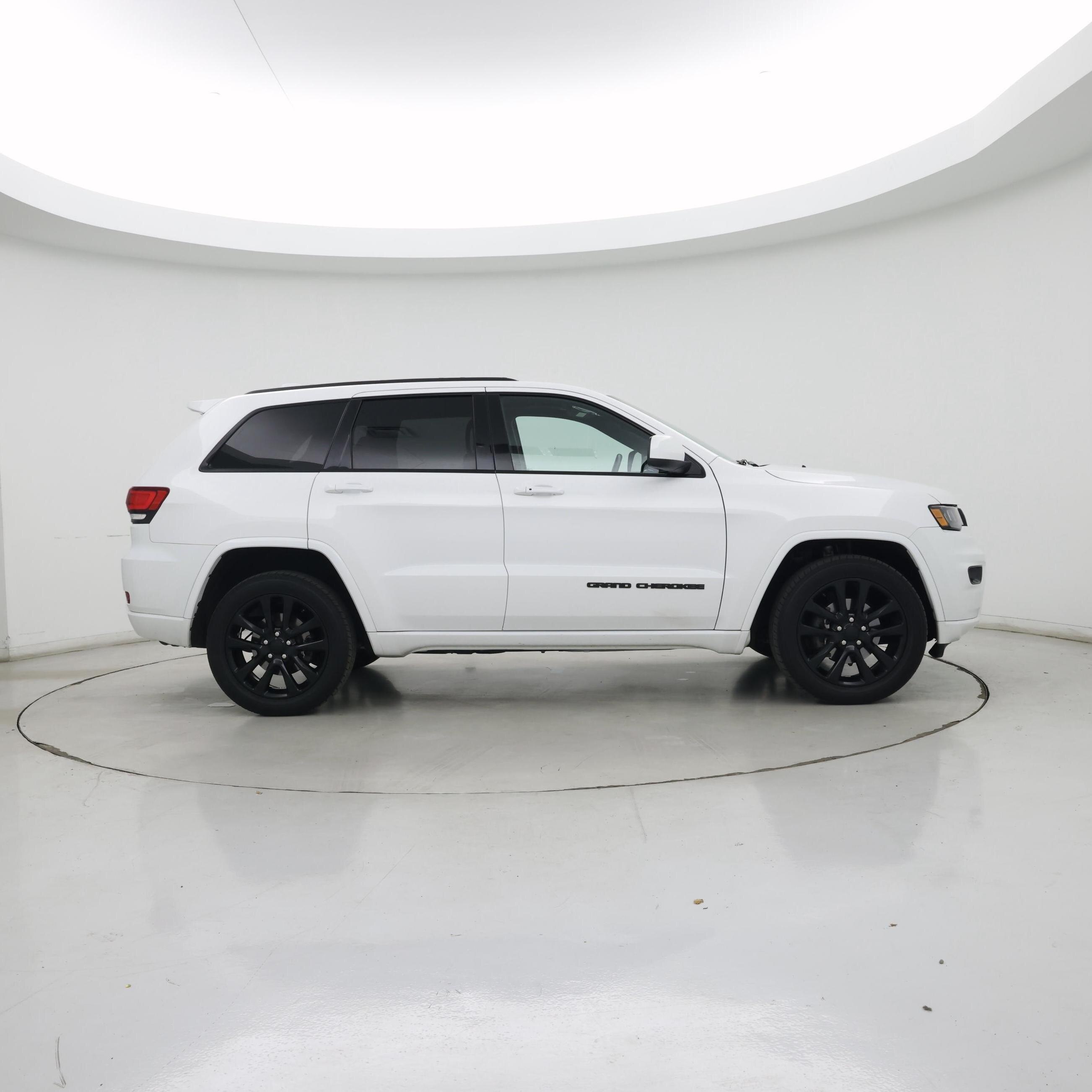 Thumbnail: 2018 Jeep Grand Cherokee - 7