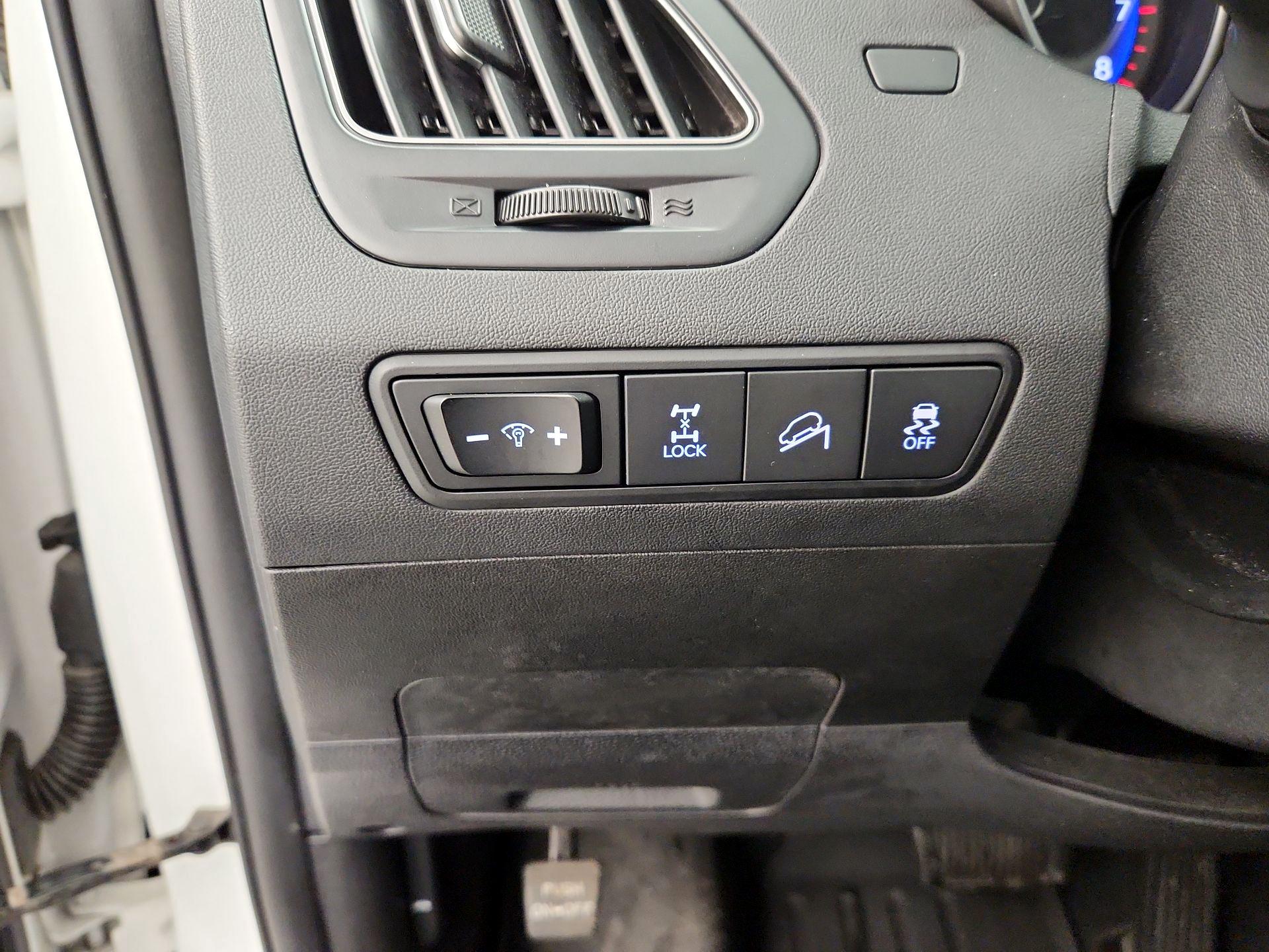 Thumbnail: 2015 Hyundai Tucson - 13