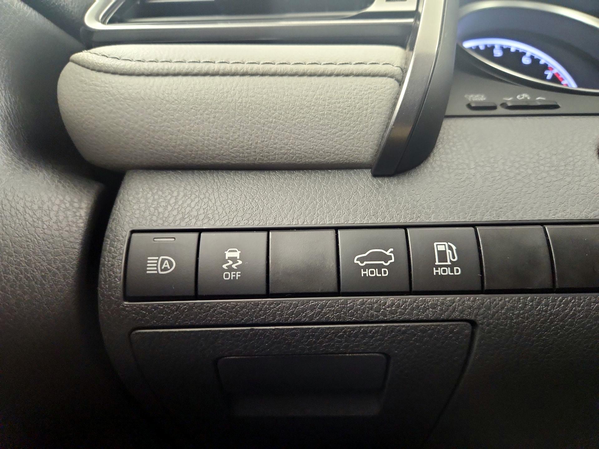 Thumbnail: 2021 Toyota Camry - 13