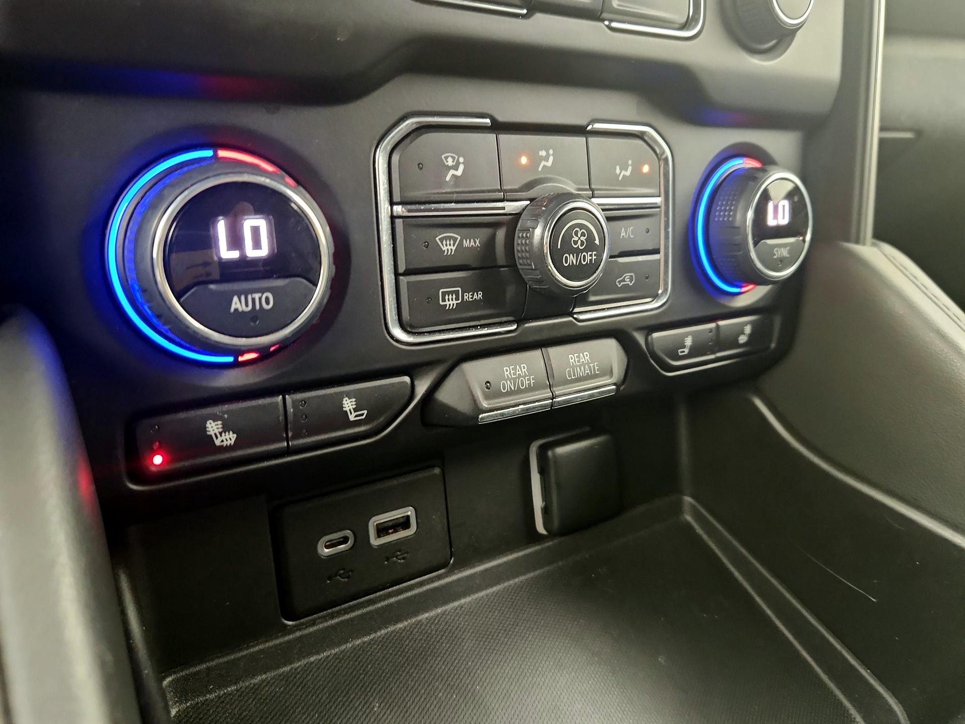 Thumbnail: 2022 Chevrolet Suburban - 17