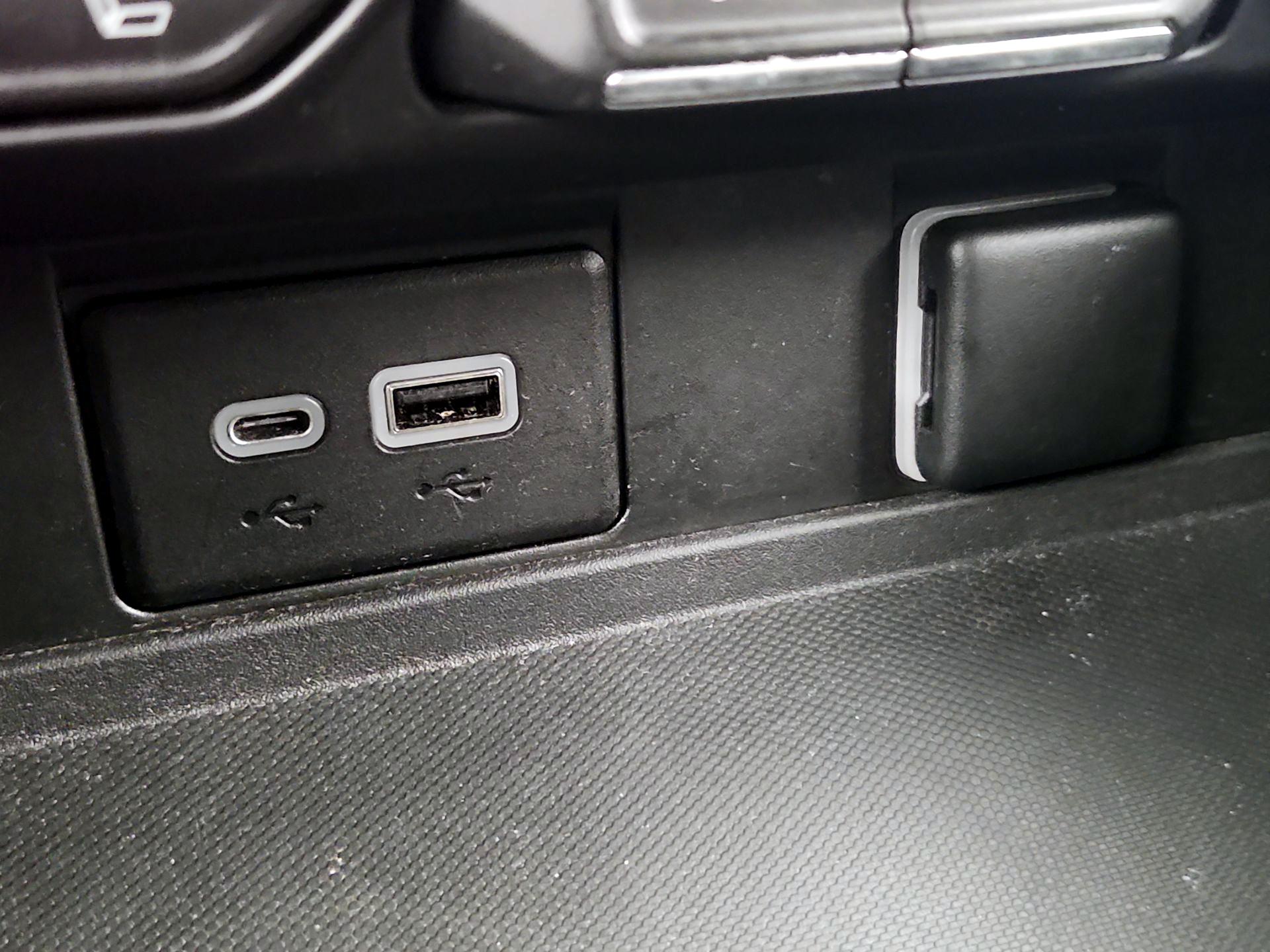 Thumbnail: 2022 Chevrolet Suburban - 19