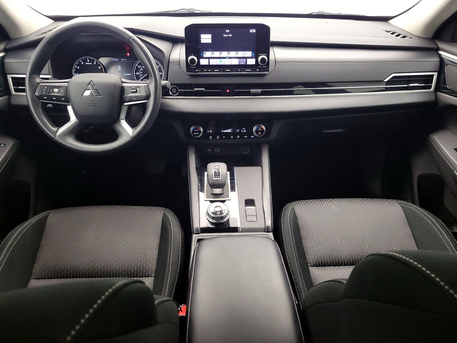 Thumbnail: 2022 Mitsubishi Outlander - 9