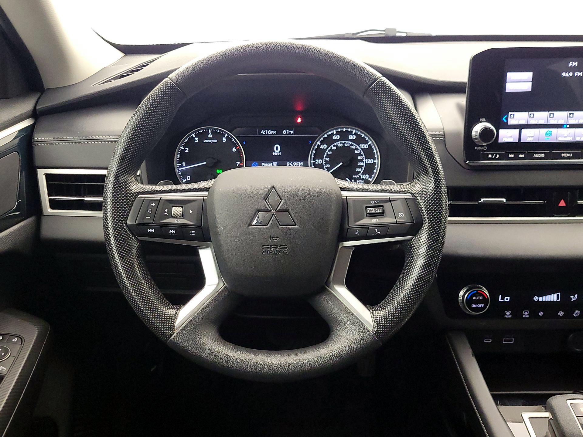 Thumbnail: 2022 Mitsubishi Outlander - 10