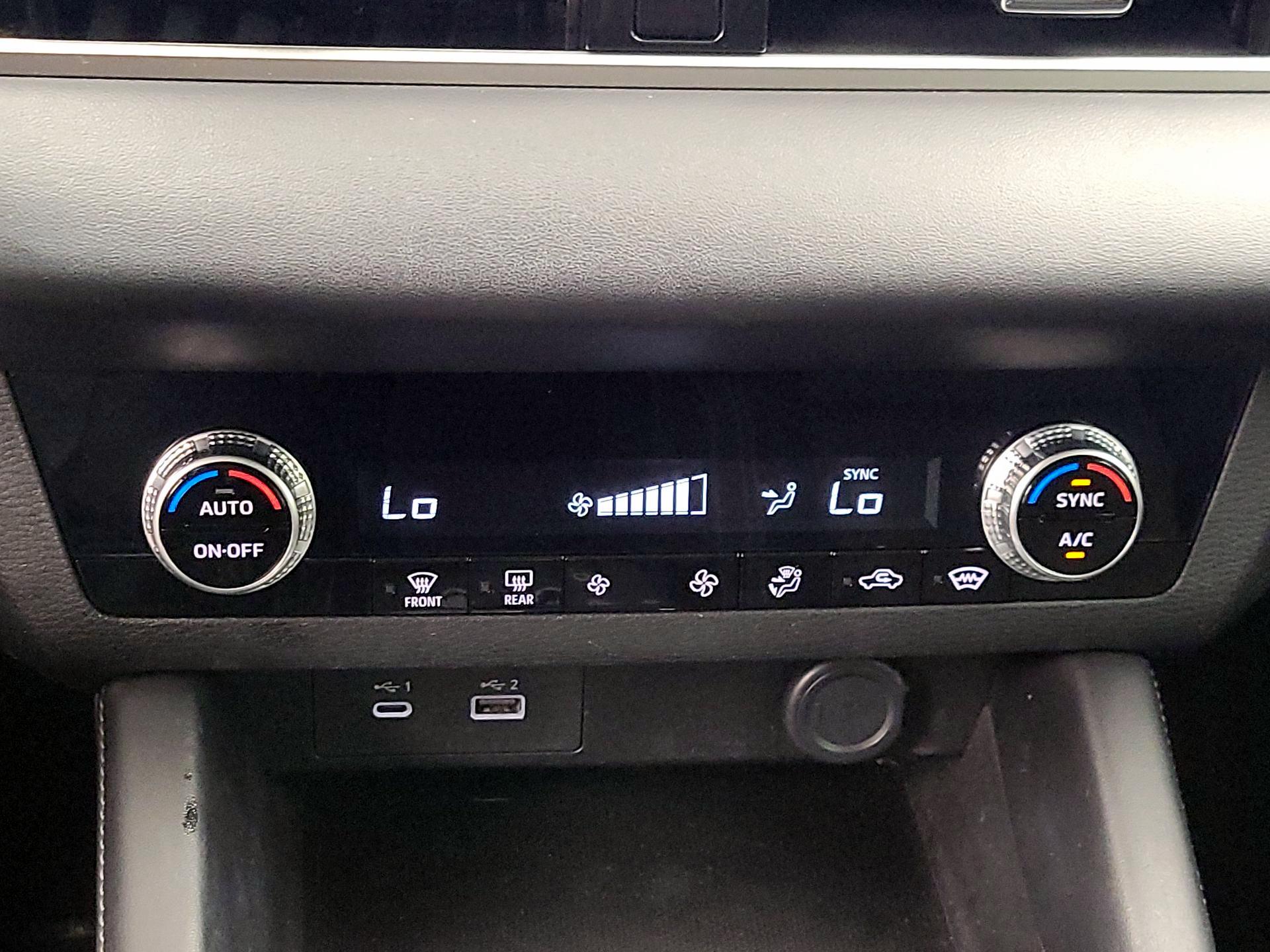 Thumbnail: 2022 Mitsubishi Outlander - 16