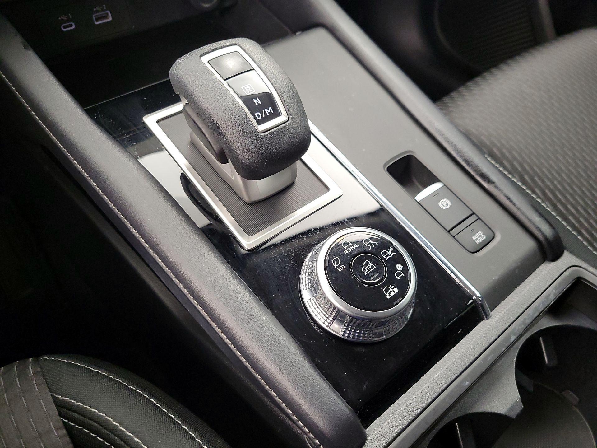 Thumbnail: 2022 Mitsubishi Outlander - 17