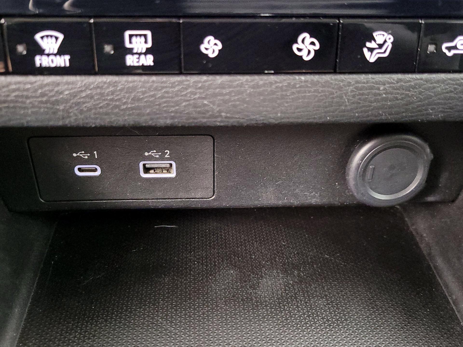 Thumbnail: 2022 Mitsubishi Outlander - 18