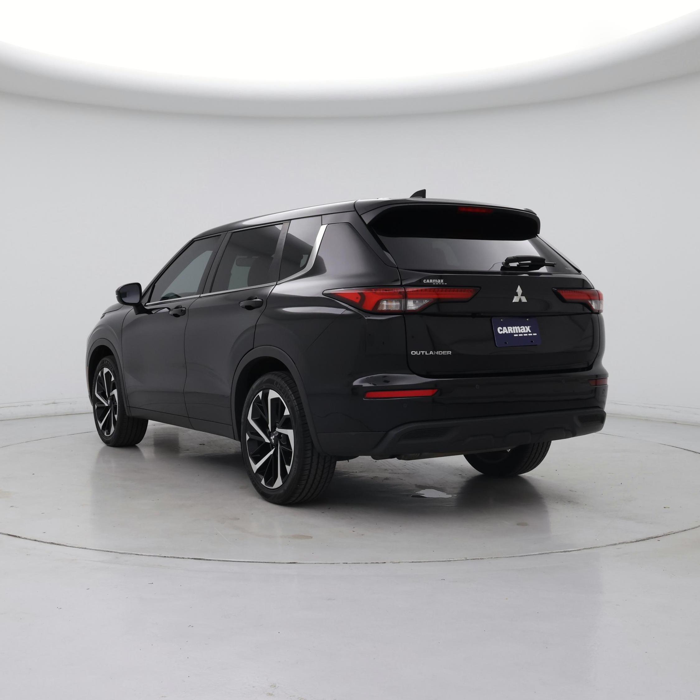 Thumbnail: 2022 Mitsubishi Outlander - 2