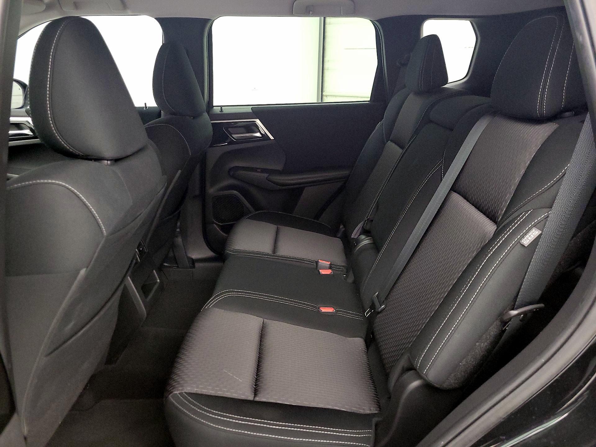 Thumbnail: 2022 Mitsubishi Outlander - 19