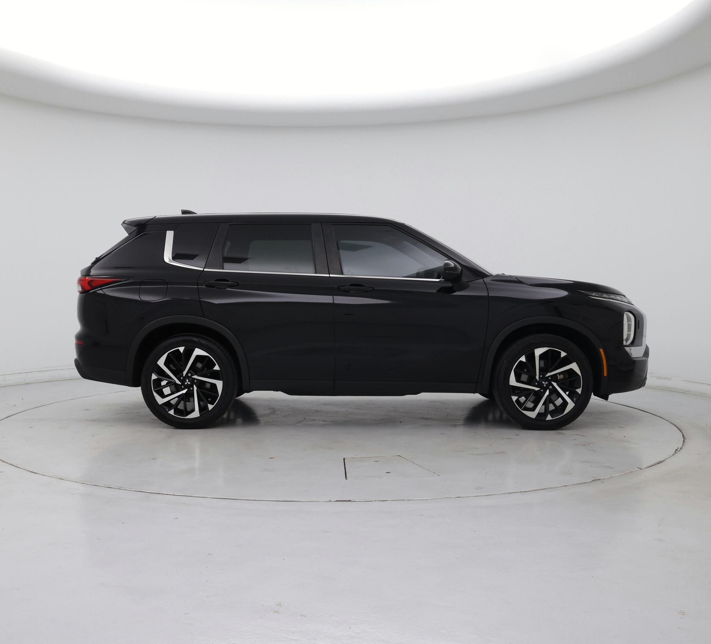 Thumbnail: 2022 Mitsubishi Outlander - 7
