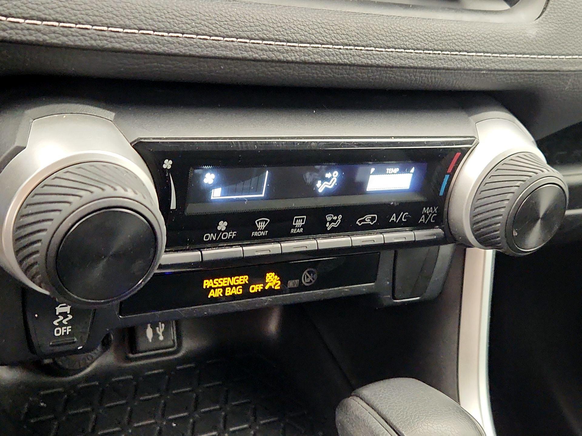 Thumbnail: 2019 Toyota RAV4 - 16