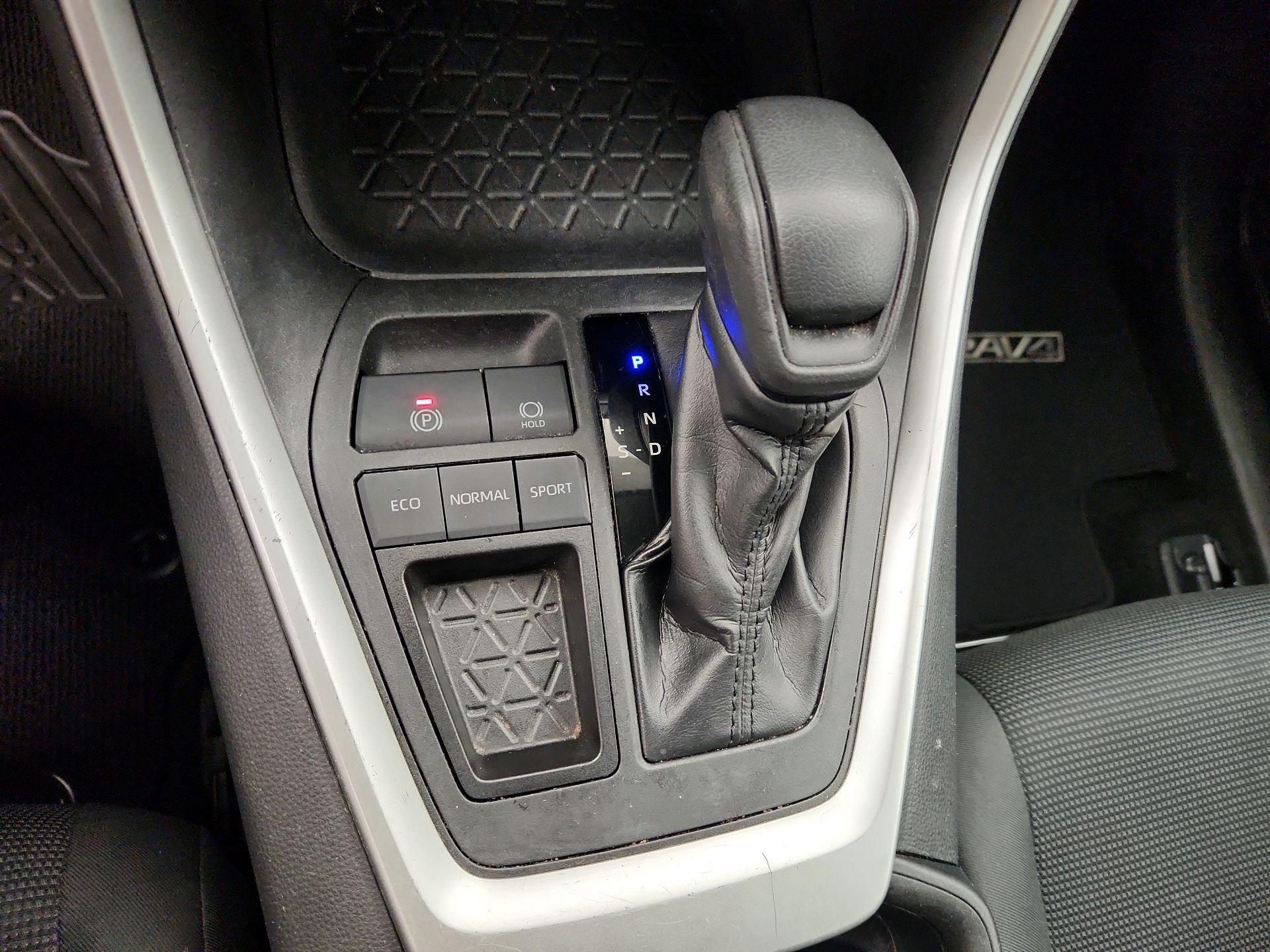 Thumbnail: 2019 Toyota RAV4 - 17