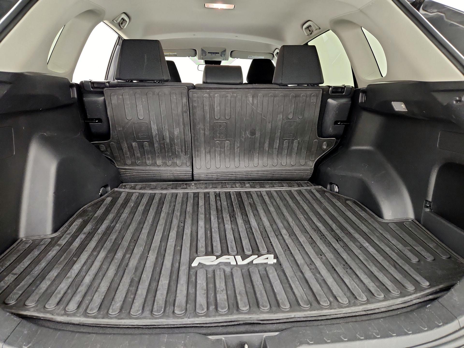 Thumbnail: 2019 Toyota RAV4 - 20