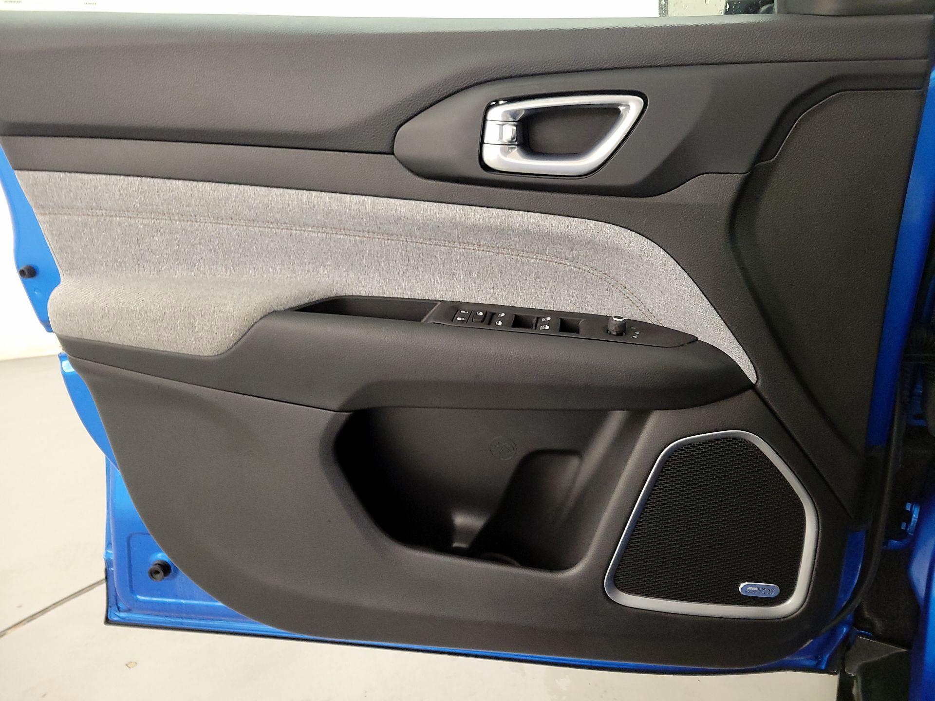 Thumbnail: 2022 Jeep Compass - 12