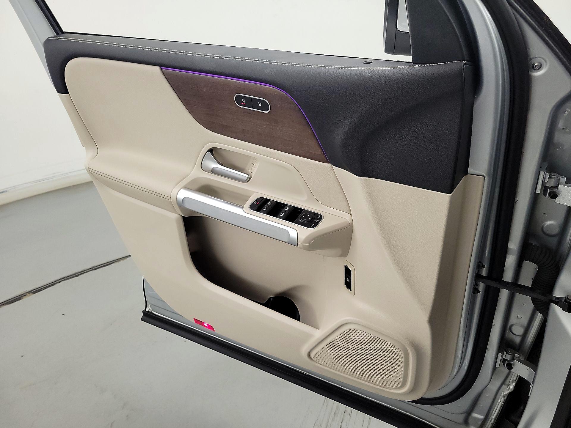 Thumbnail: 2022 Mercedes-Benz GLB - 12