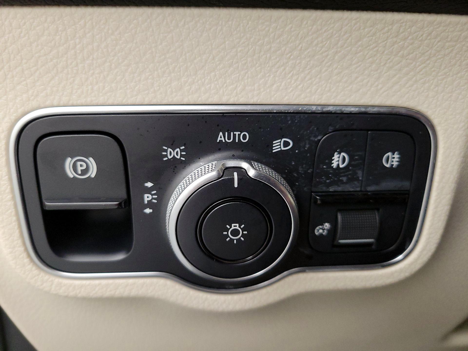 Thumbnail: 2022 Mercedes-Benz GLB - 13