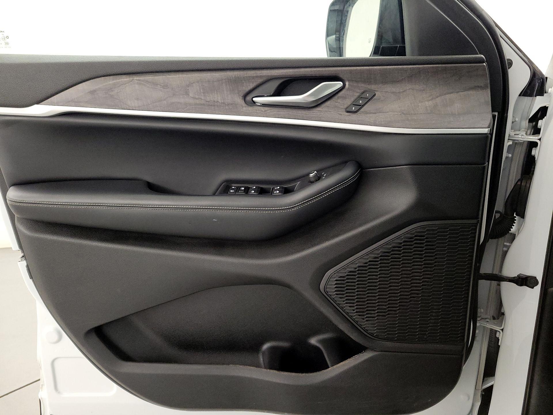 Thumbnail: 2023 Jeep Grand Cherokee L - 12