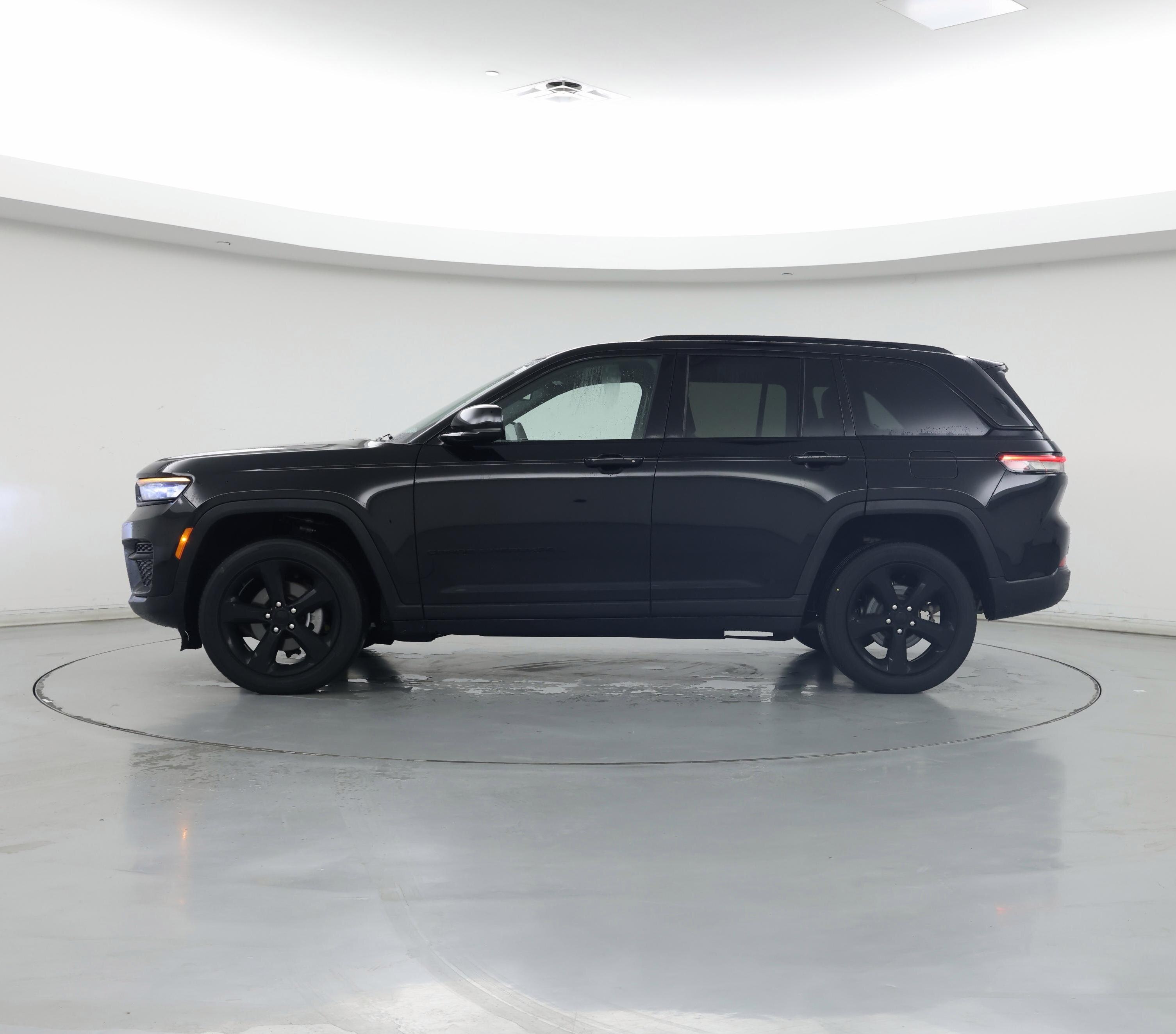 Thumbnail: 2023 Jeep Grand Cherokee - 3