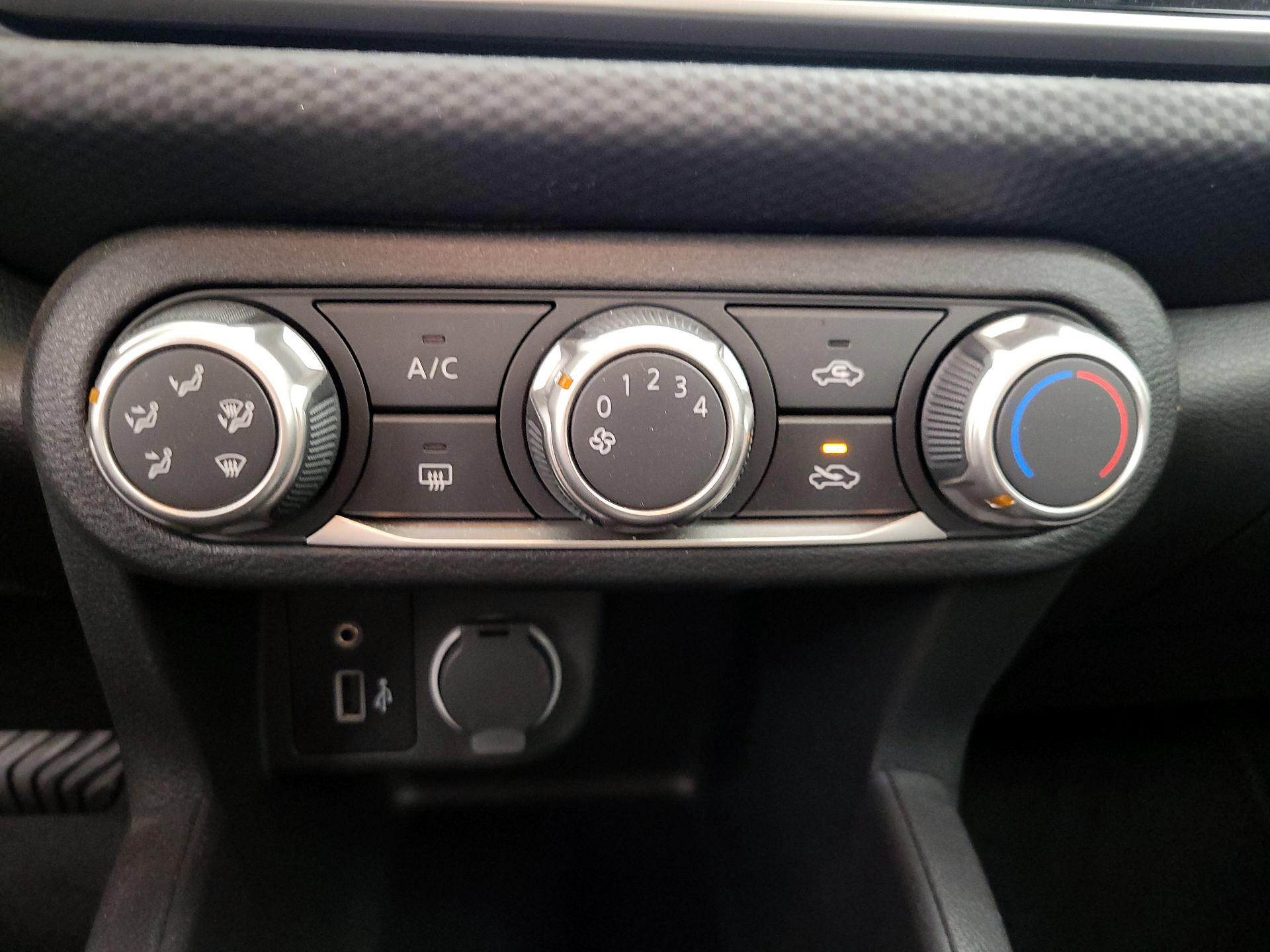 Thumbnail: 2023 Nissan Kicks - 16