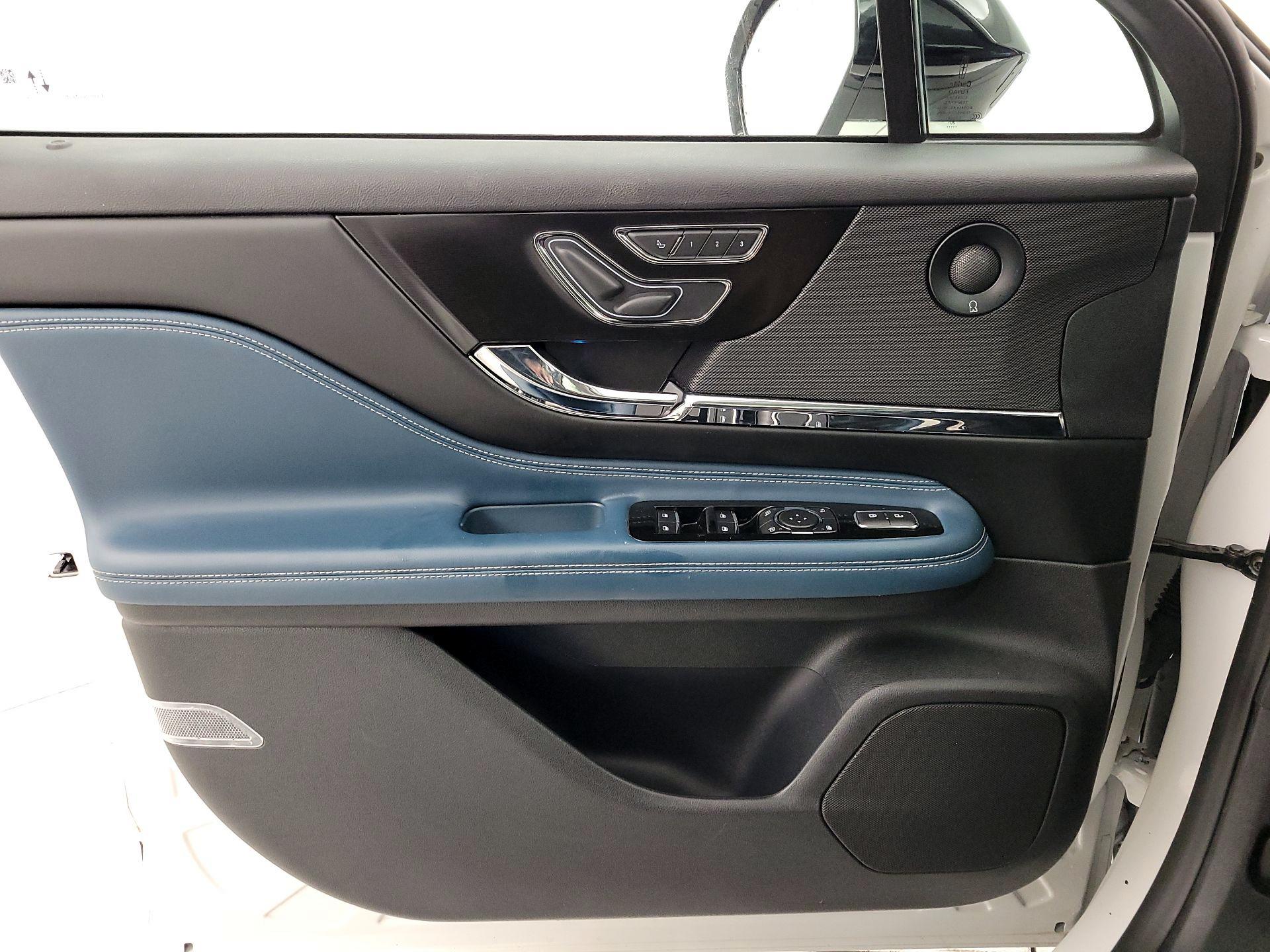 Thumbnail: 2021 Lincoln Corsair - 12