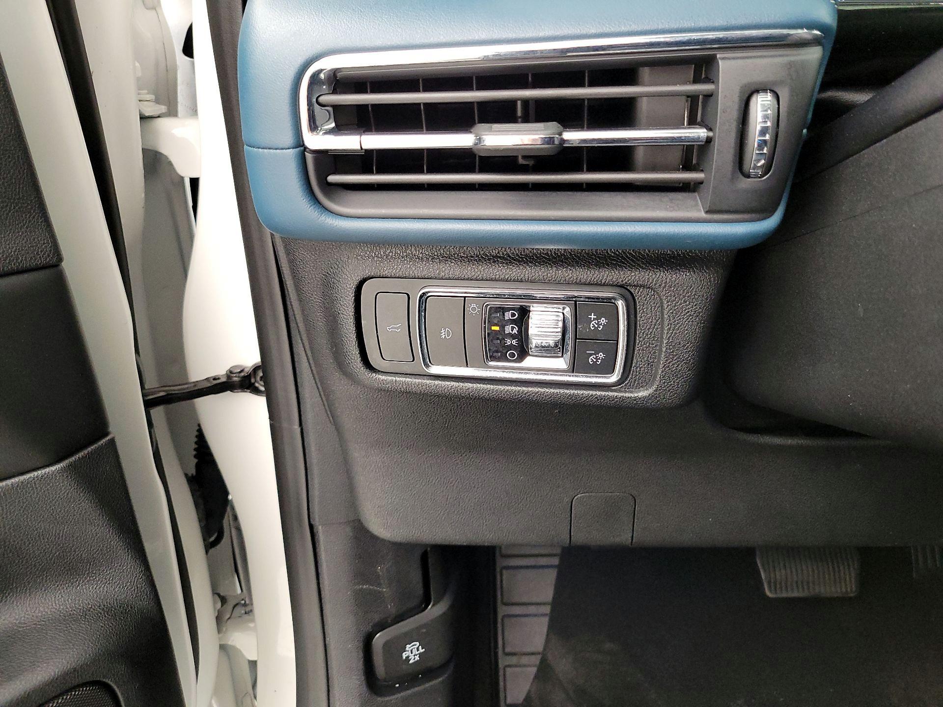 Thumbnail: 2021 Lincoln Corsair - 13