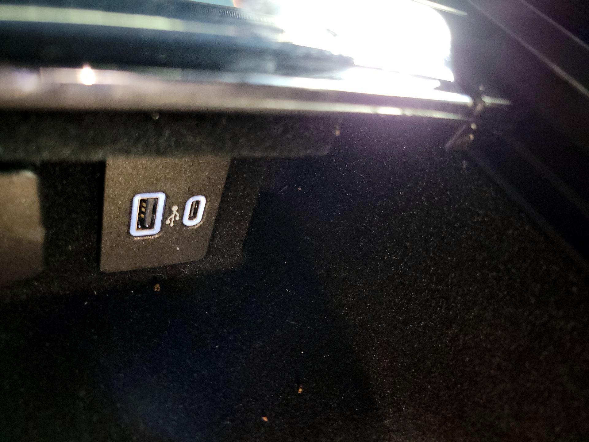 Thumbnail: 2021 Lincoln Corsair - 19