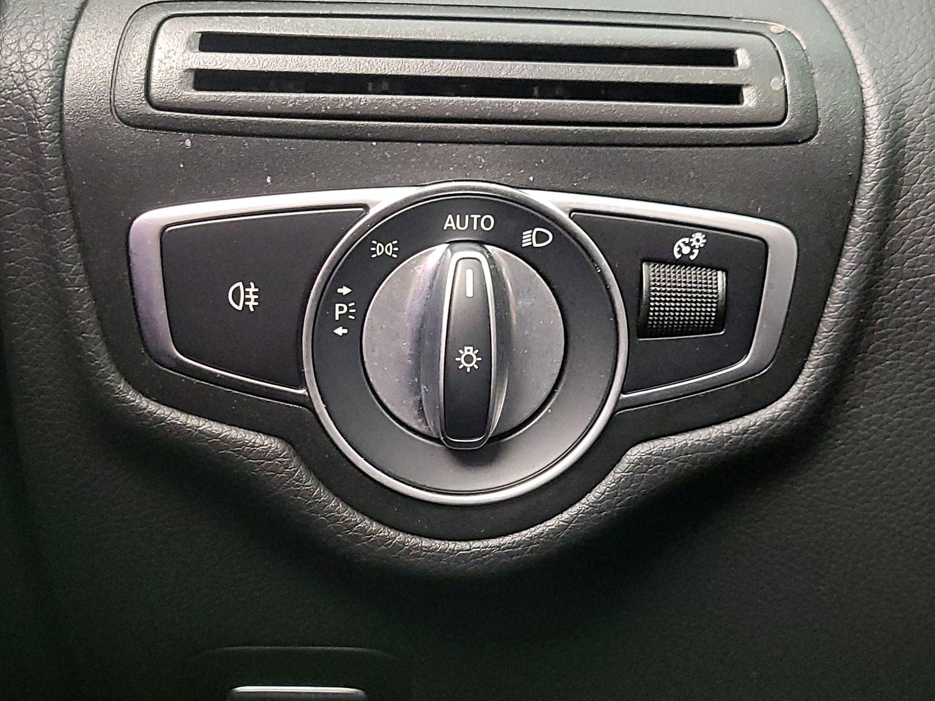 Thumbnail: 2022 Mercedes-Benz GLC - 13