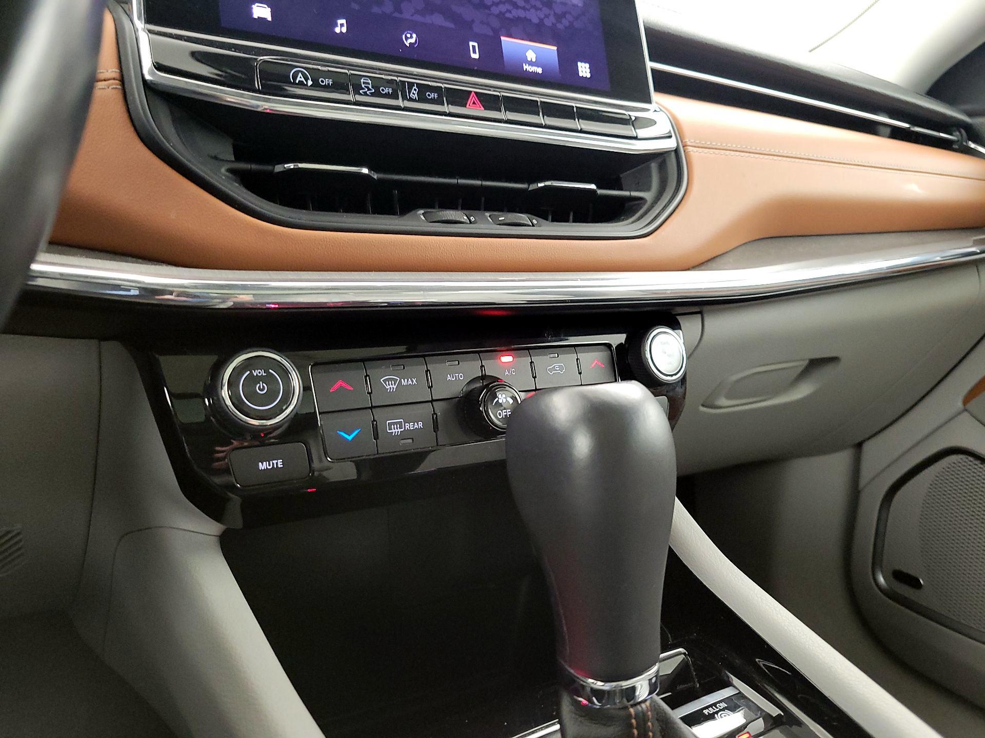 Thumbnail: 2022 Jeep Compass - 16