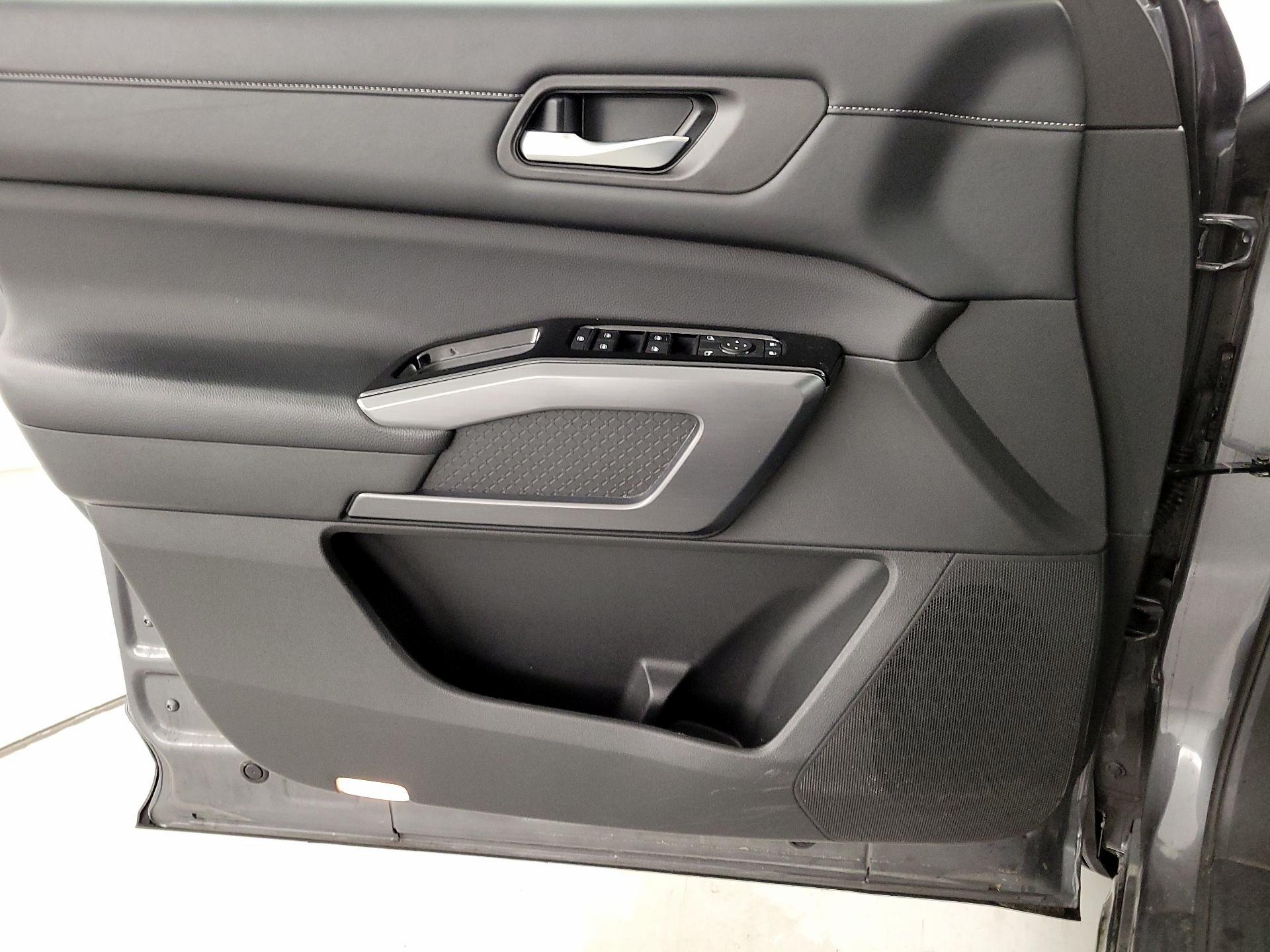 Thumbnail: 2022 Nissan Pathfinder - 12